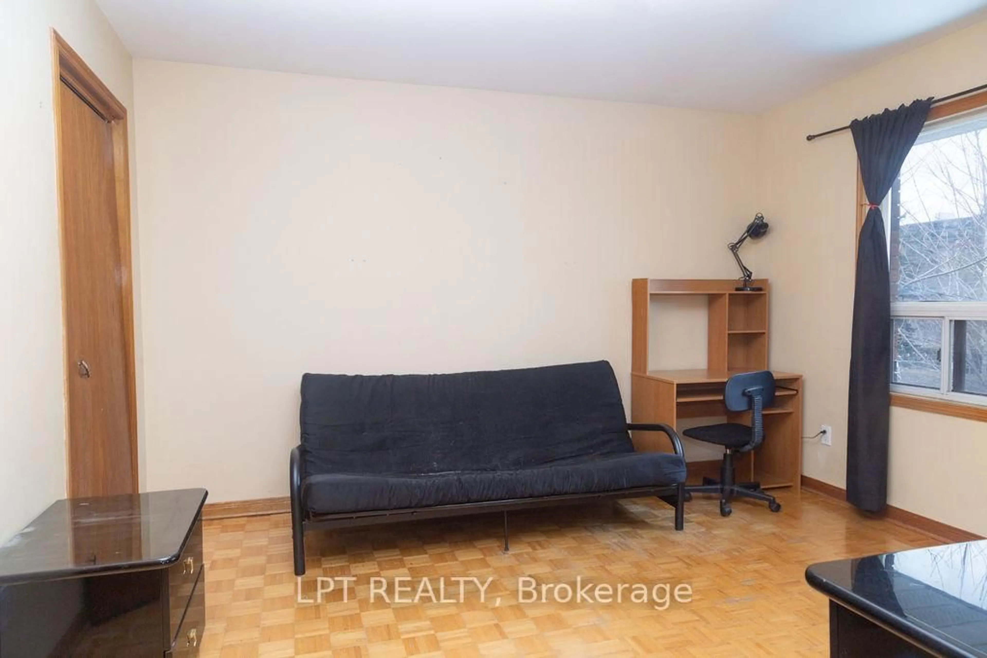 A pic of a room for 3431 Dorcas St, Mississauga Ontario L4T 1M9