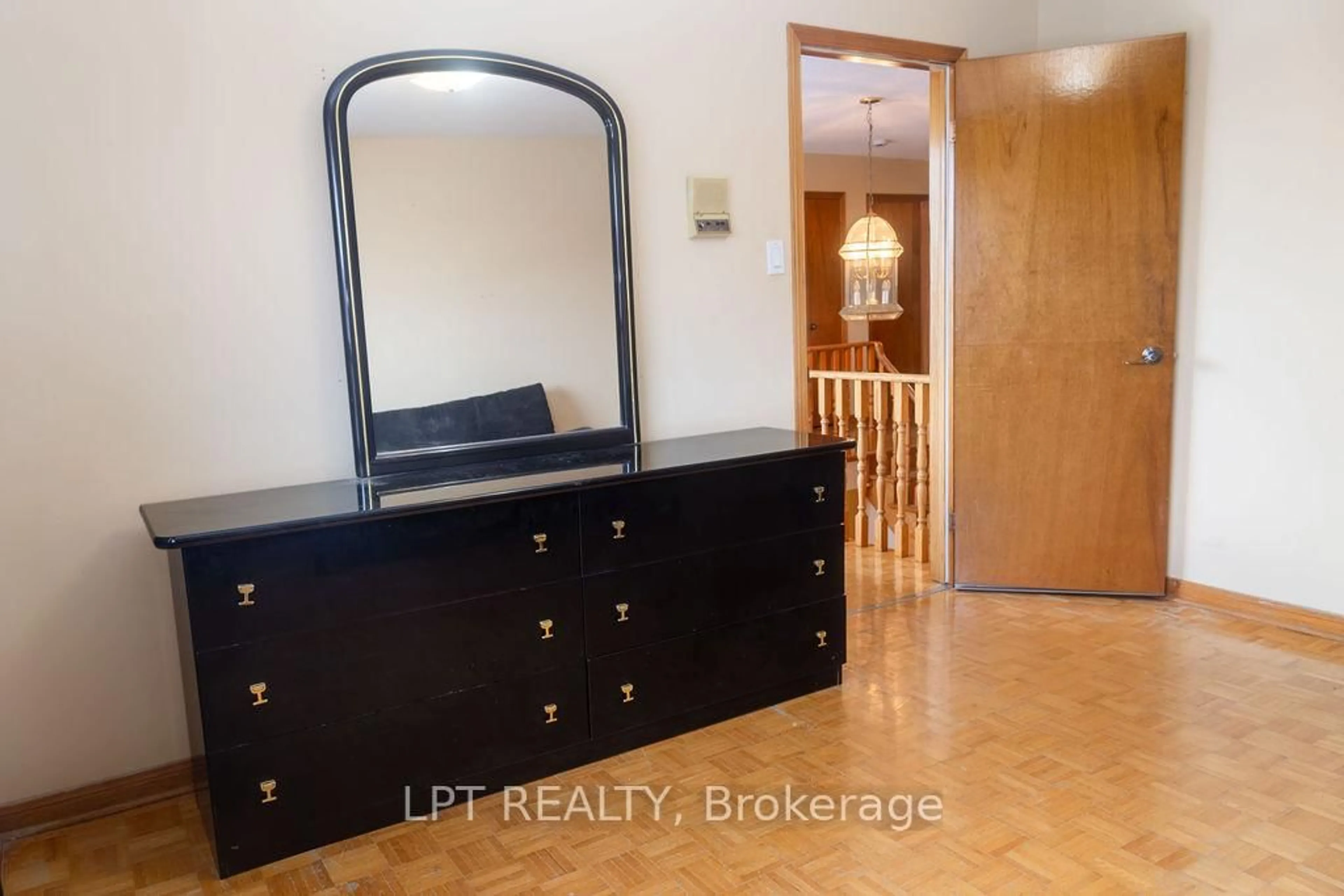 Unknown for 3431 Dorcas St, Mississauga Ontario L4T 1M9