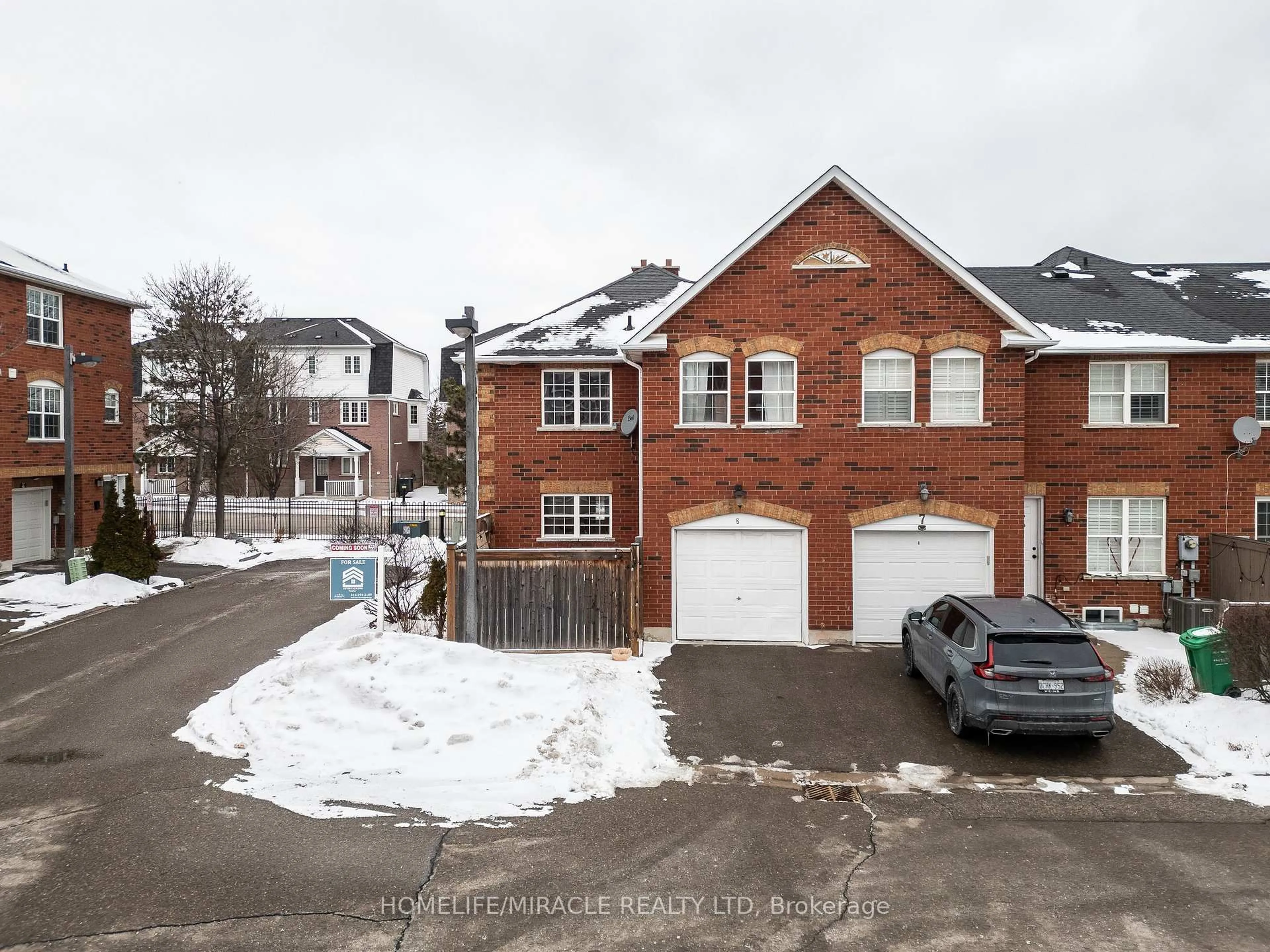 A pic from outside/outdoor area/front of a property/back of a property/a pic from drone, street for 6860 Meadowvale Town Centre Circ #8, Mississauga Ontario L5N 7T4
