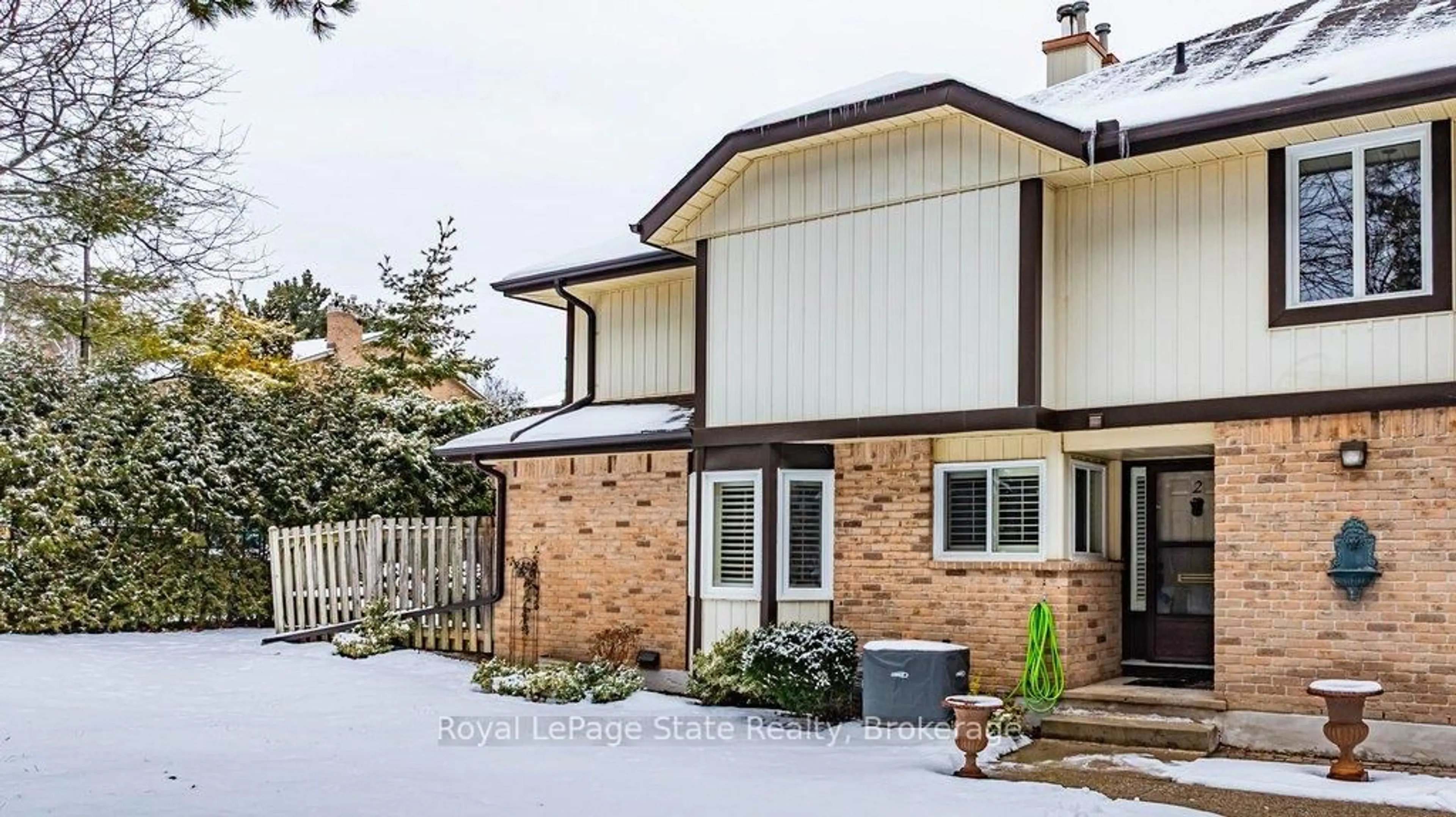 Home with brick exterior material, street for 1501 Upper Middle Rd #2, Burlington Ontario L7P 4M5