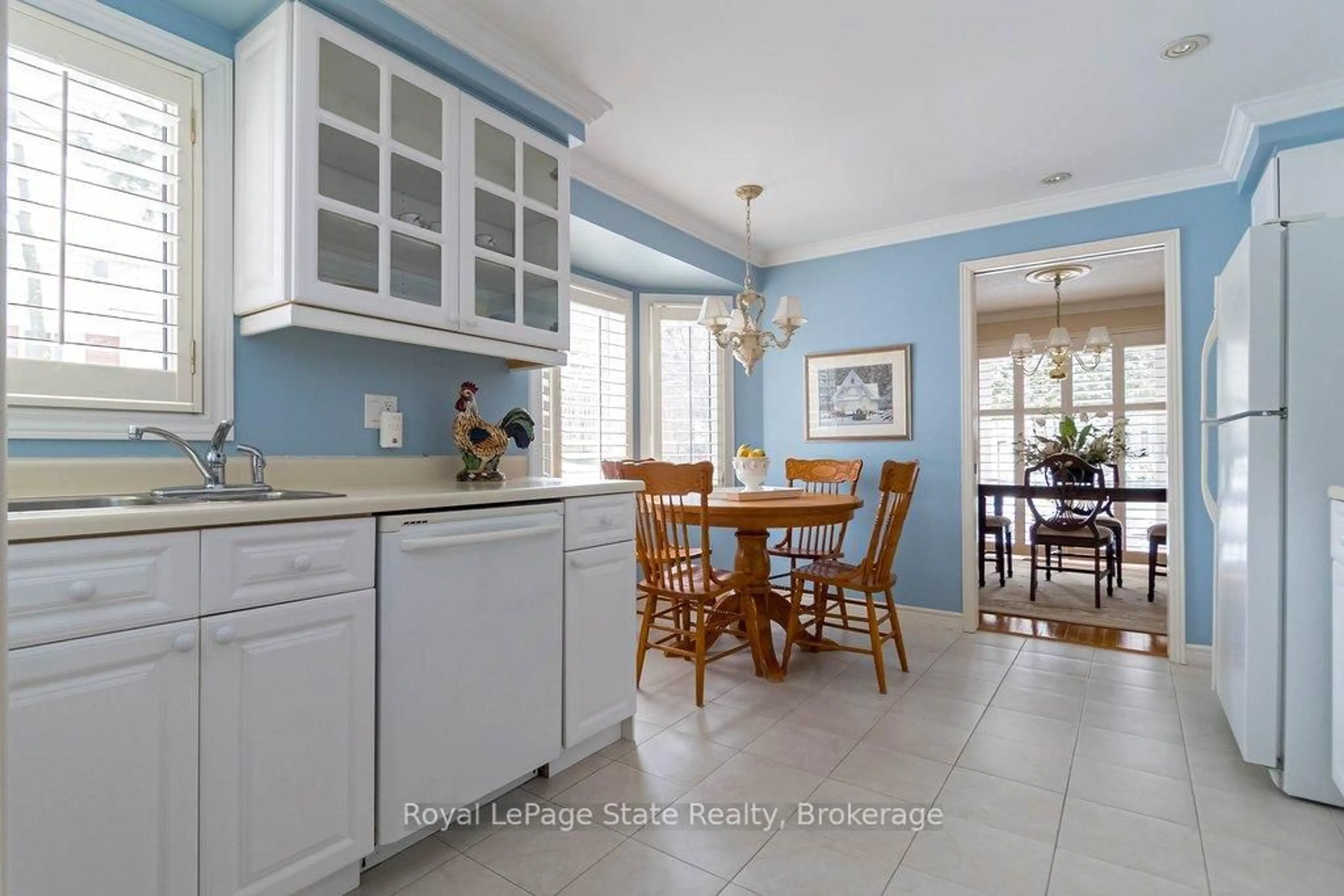 Open concept kitchen, ceramic/tile floor for 1501 Upper Middle Rd #2, Burlington Ontario L7P 4M5