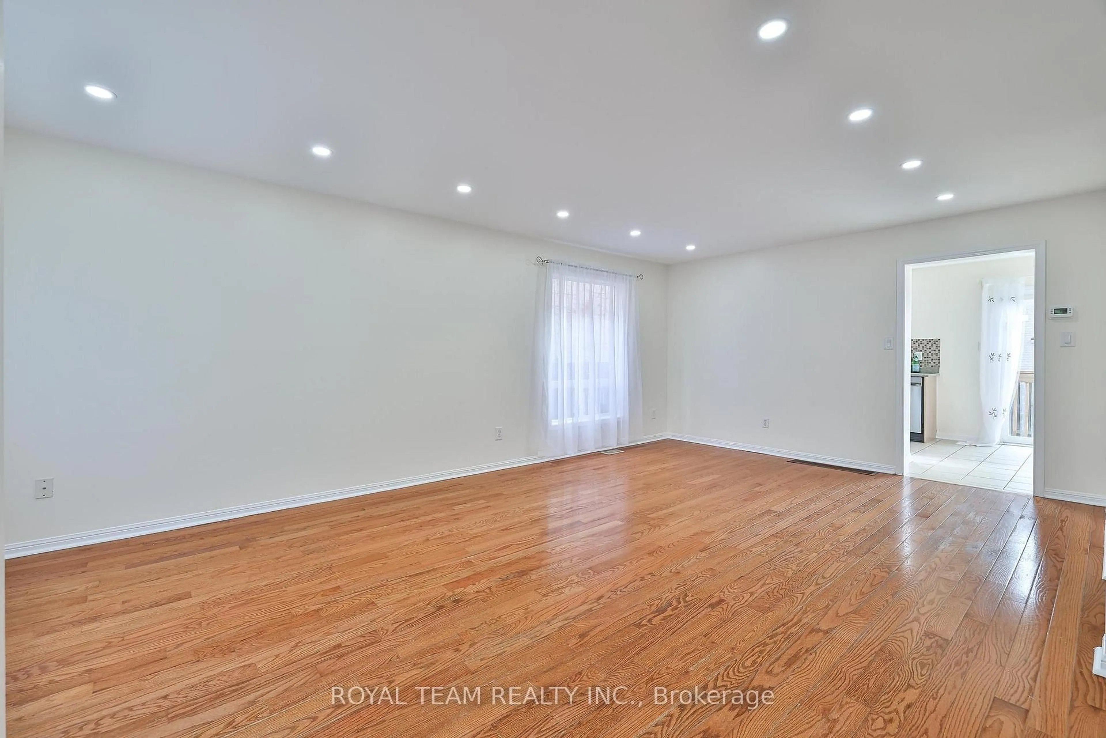 A pic of a room for 2439 Hollybrook Dr, Oakville Ontario L6M 4S8