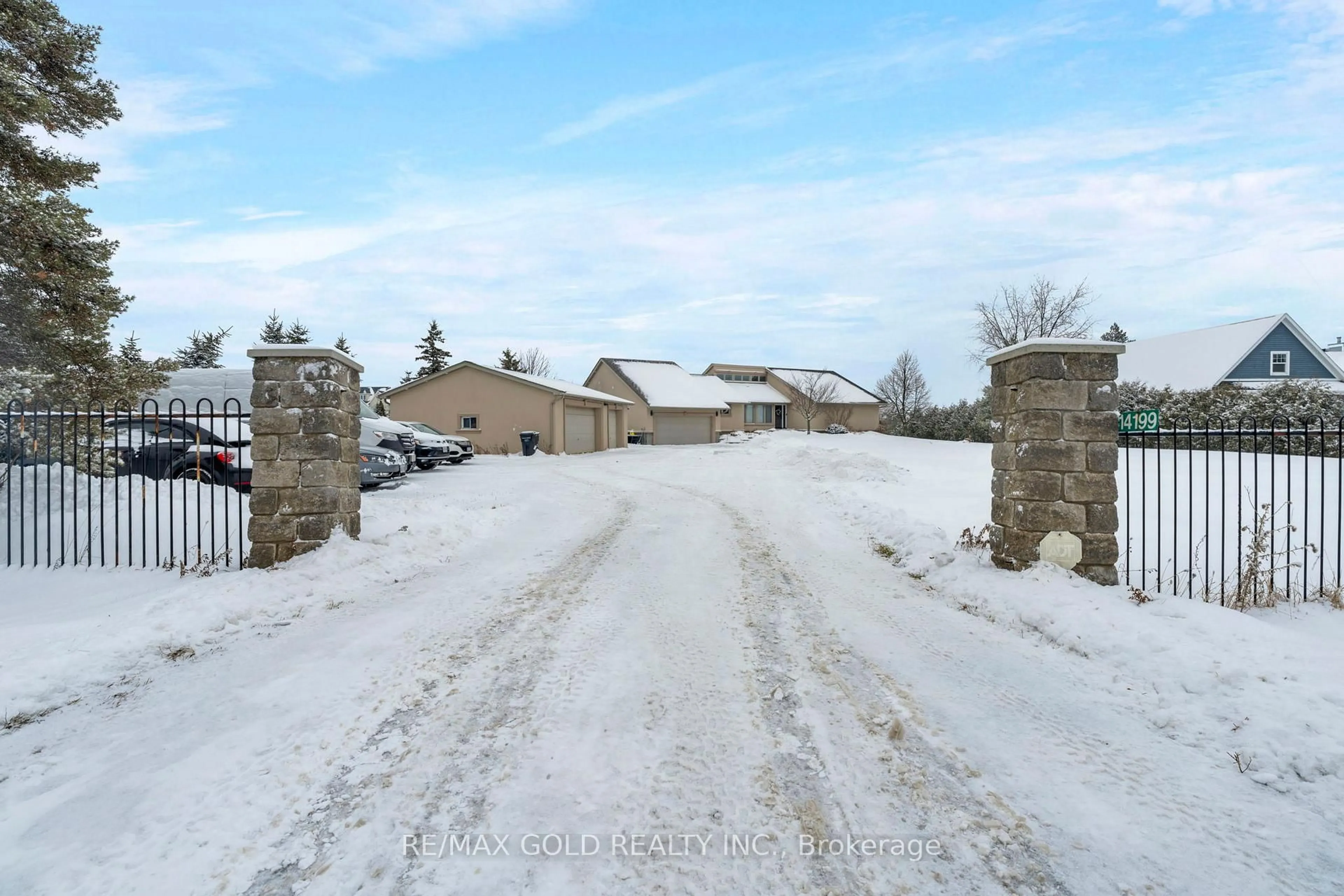 A pic from outside/outdoor area/front of a property/back of a property/a pic from drone, street for 14199 Mclaughlin Rd, Caledon Ontario L7C 2B3