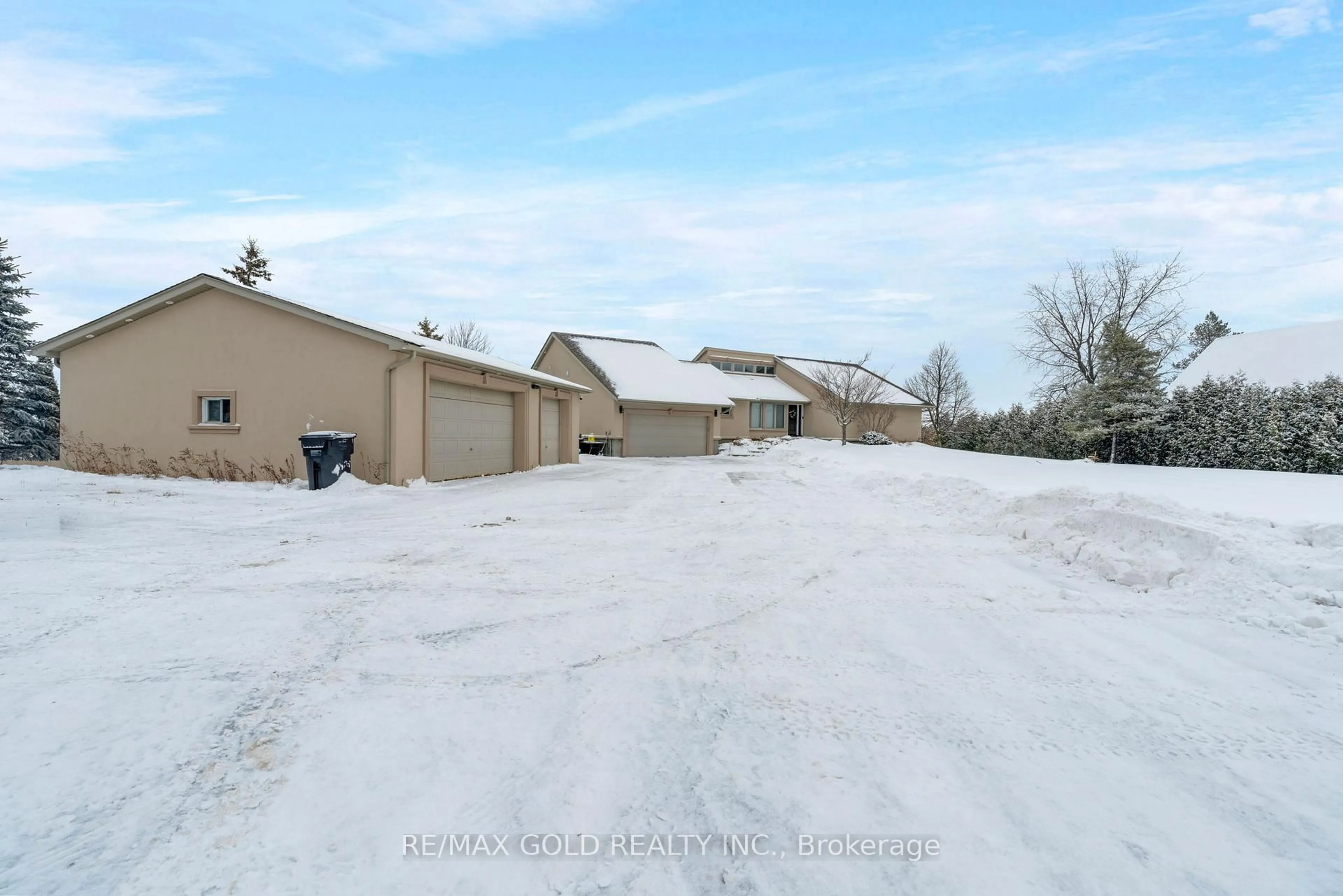 A pic from outside/outdoor area/front of a property/back of a property/a pic from drone, building for 14199 Mclaughlin Rd, Caledon Ontario L7C 2B3