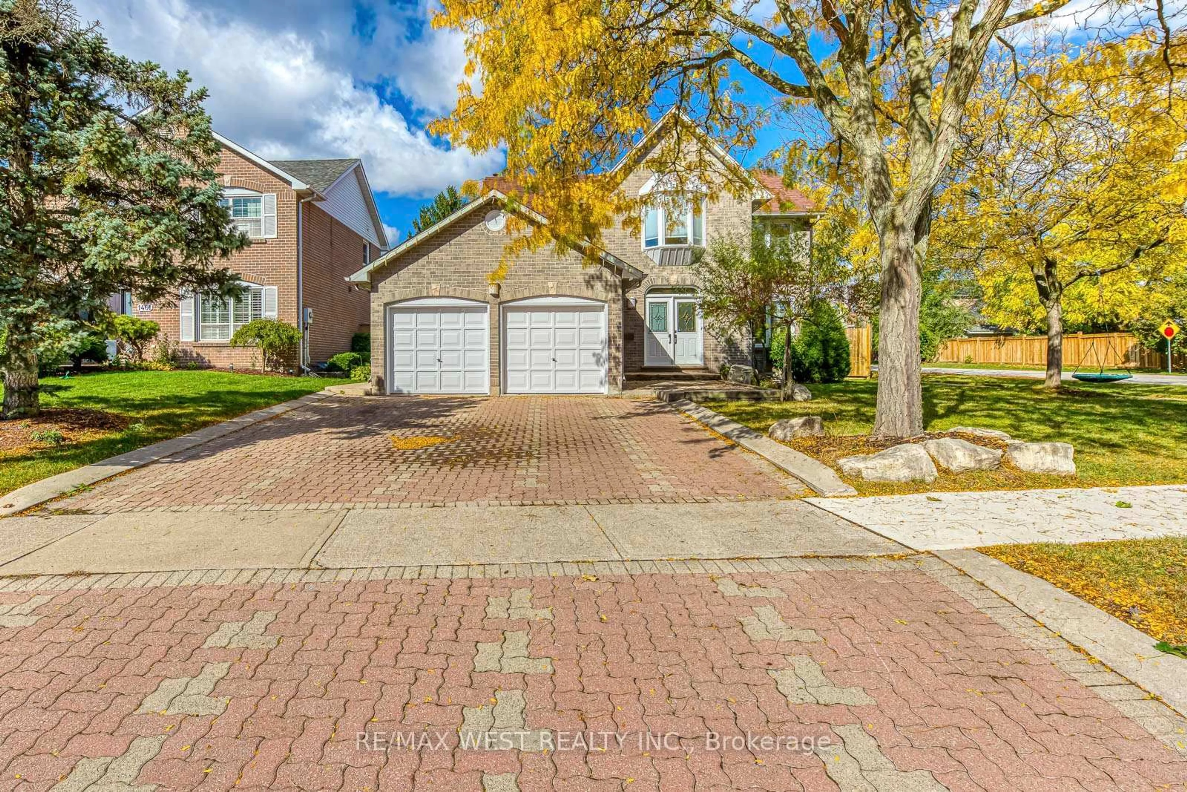 Home with brick exterior material, street for 1397 Helen Crt, Oakville Ontario L6L 6J9