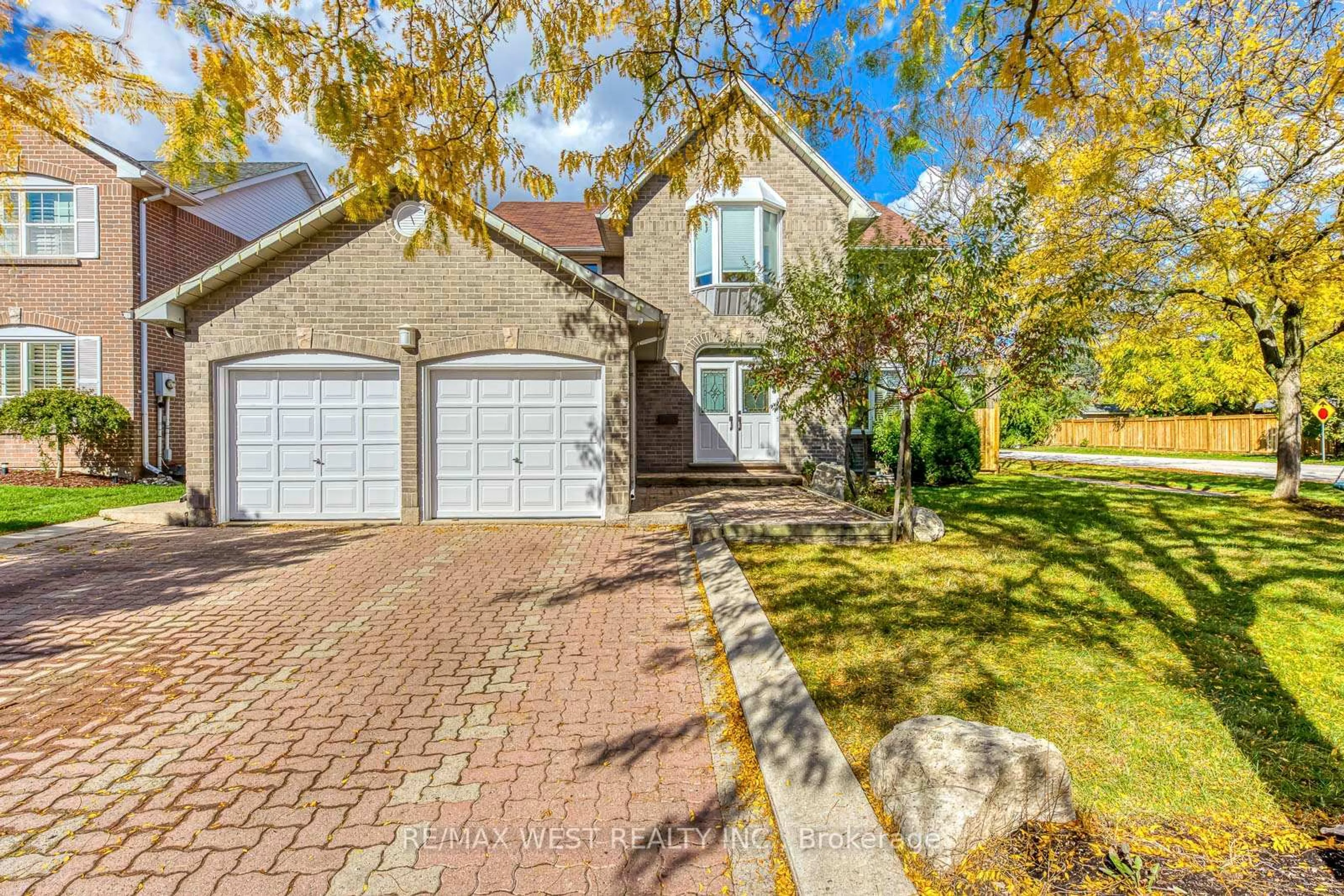 Home with brick exterior material, street for 1397 Helen Crt, Oakville Ontario L6L 6J9