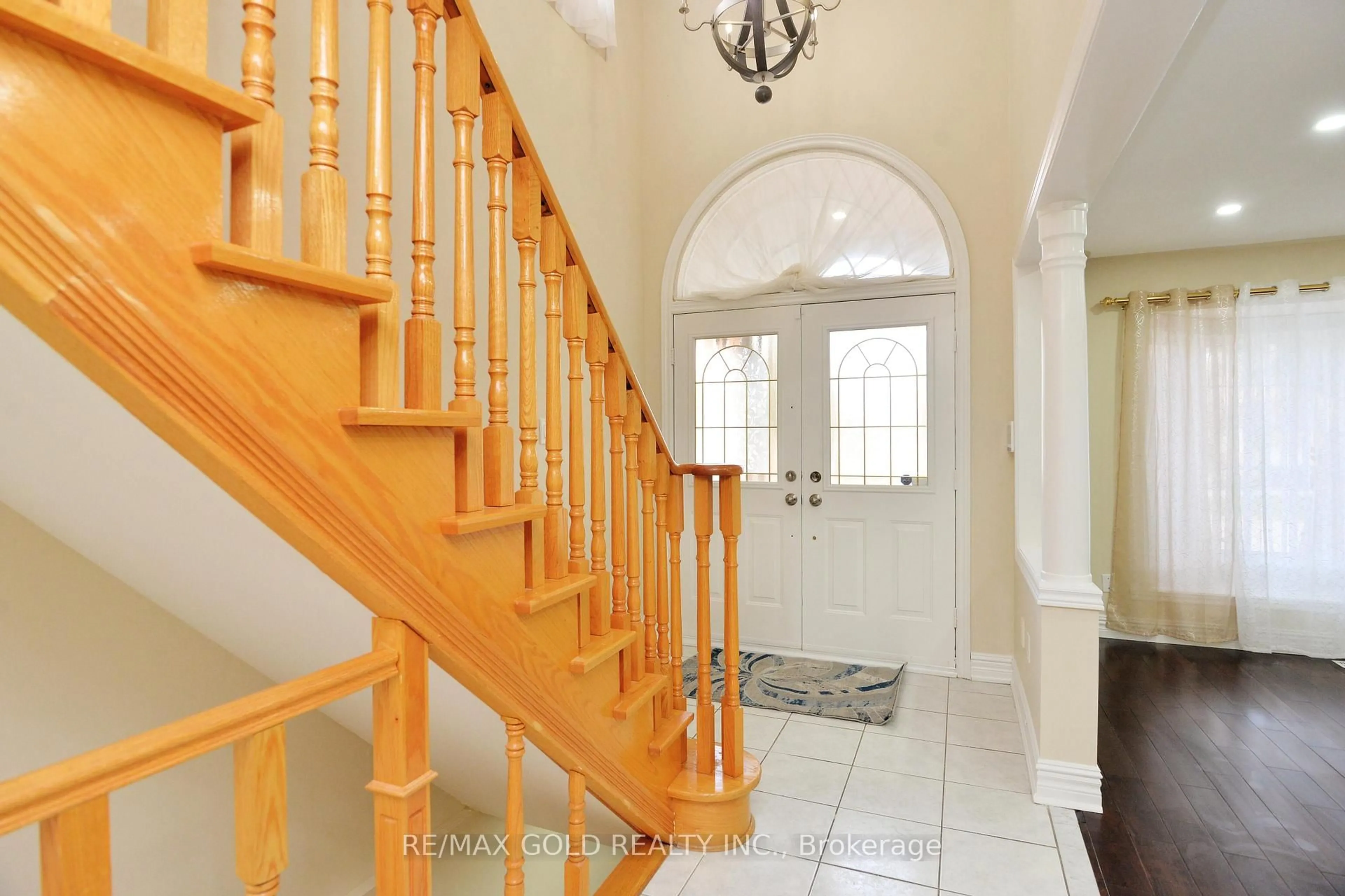 Indoor entryway for 46 Mint Leaf Blvd, Brampton Ontario L6Z 3B7