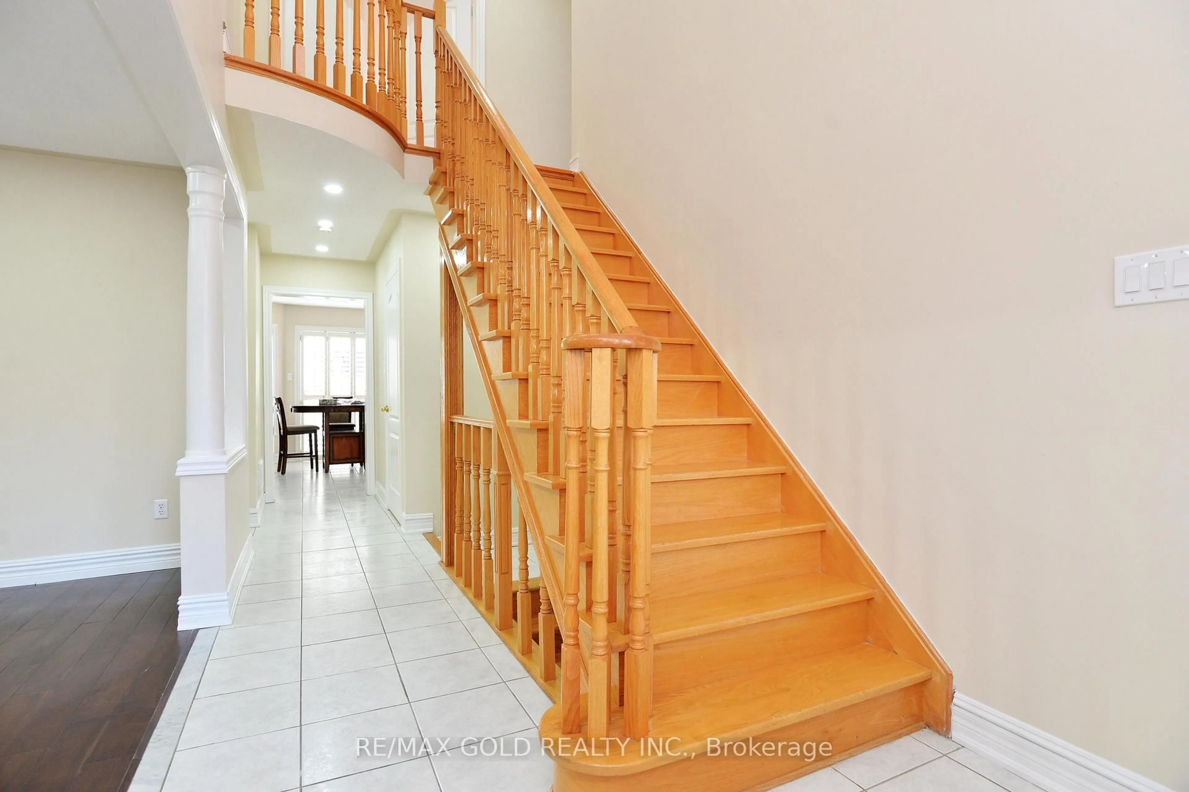 Indoor foyer for 46 Mint Leaf Blvd, Brampton Ontario L6Z 3B7