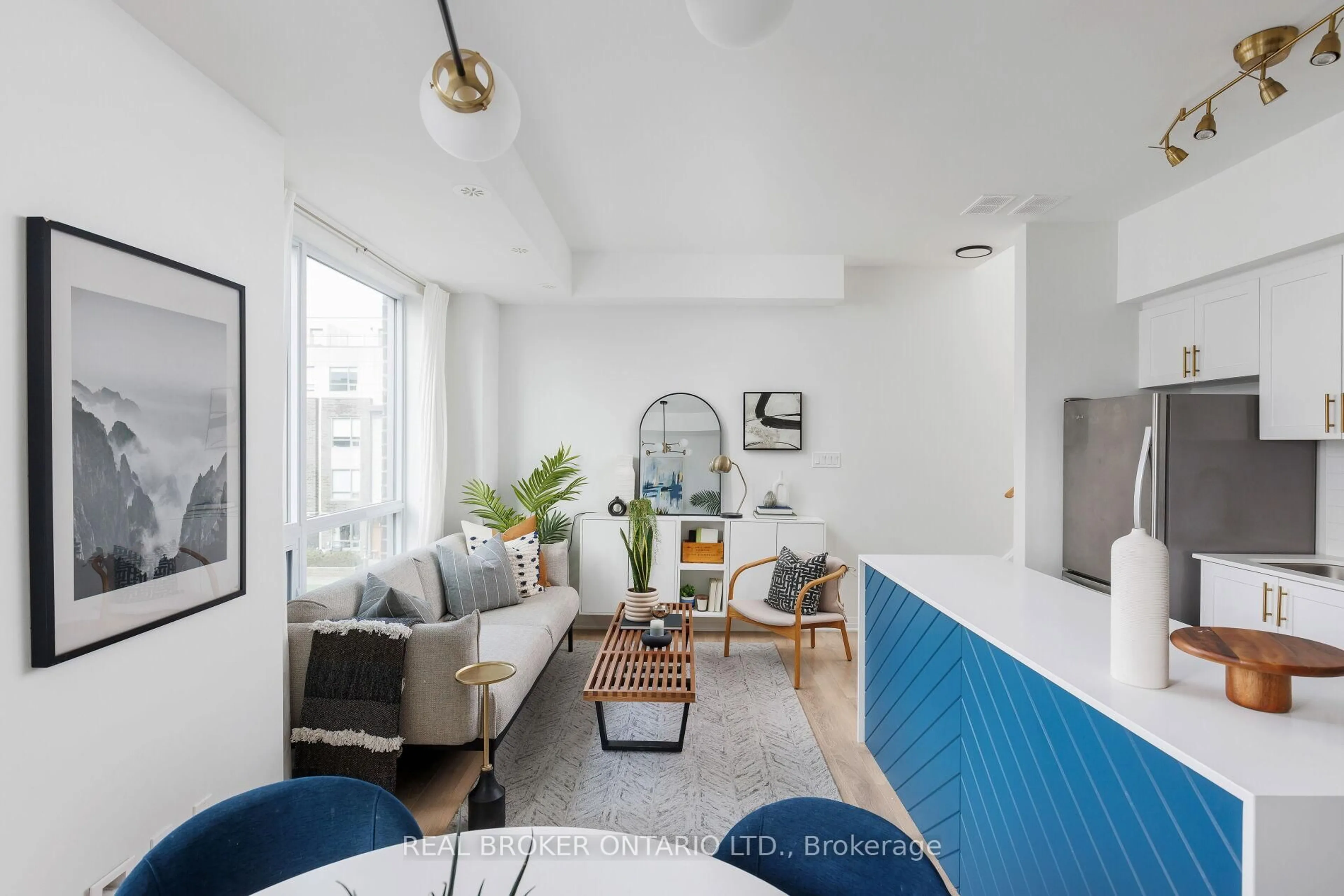 Living room with furniture, unknown for 1238 Cawthra Rd #20, Mississauga Ontario L5G 0B6