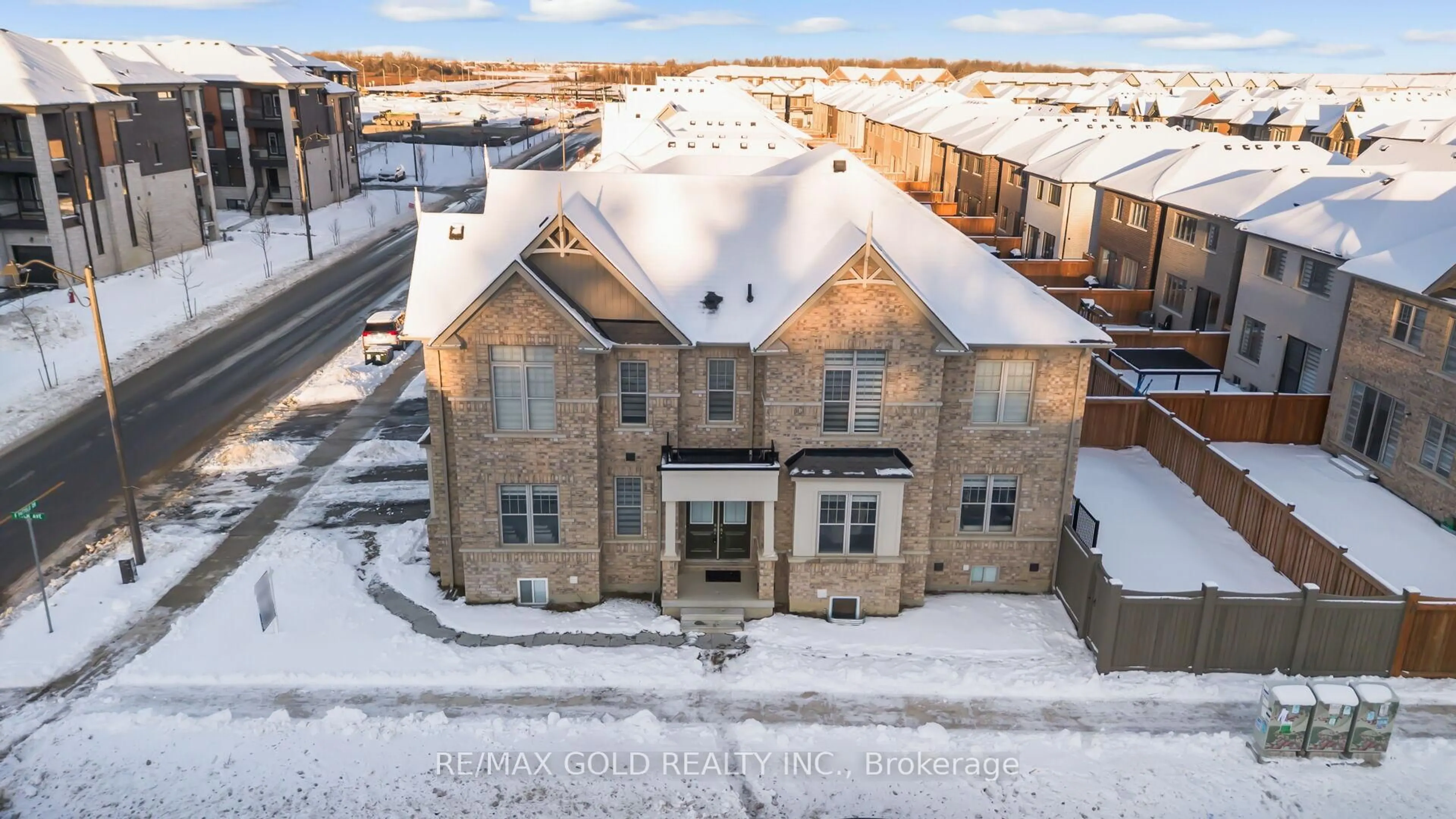 A pic from outside/outdoor area/front of a property/back of a property/a pic from drone, building for 1 Pattulo Dr, Caledon Ontario L7C 1Z9