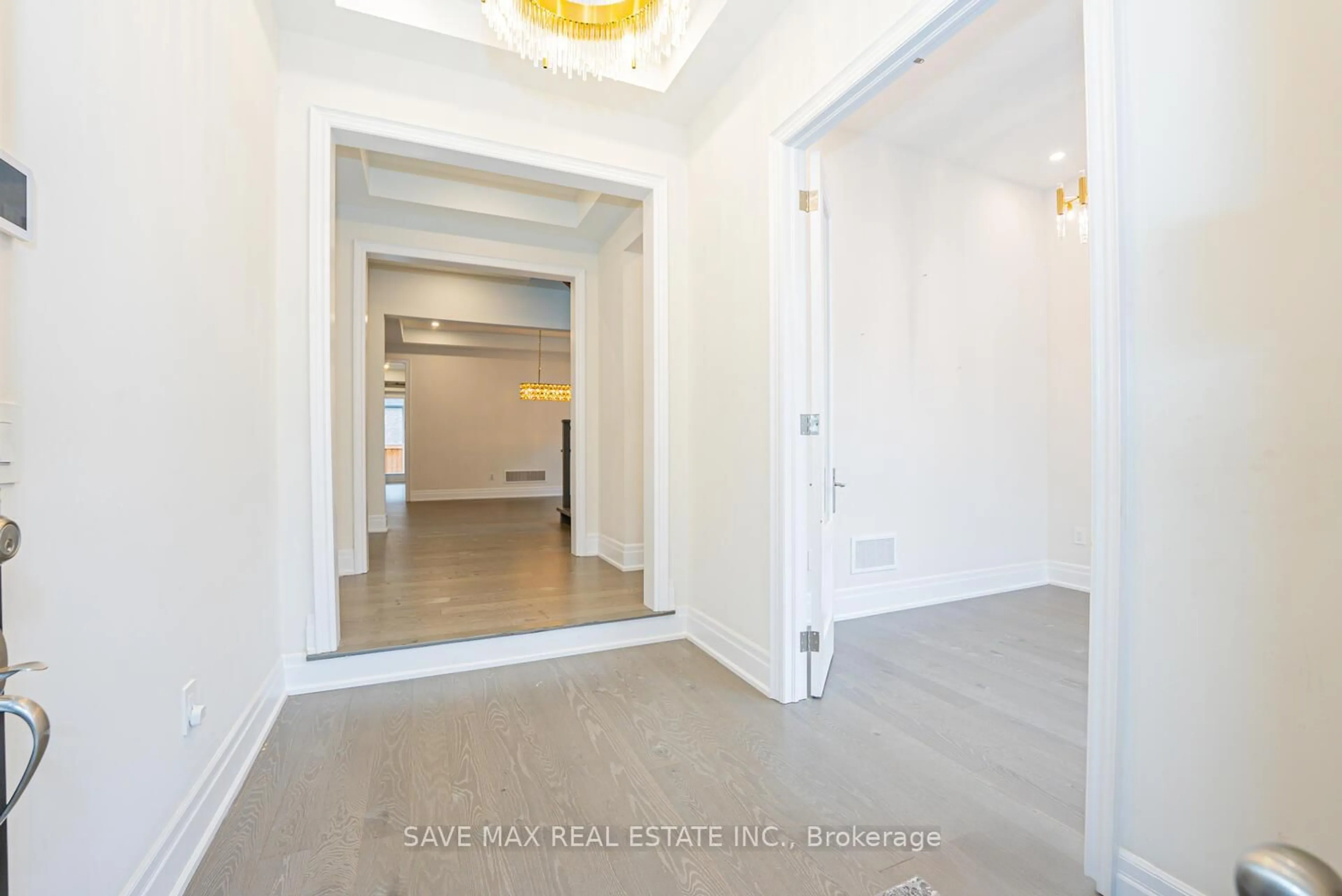 Indoor foyer for 1217 Ironbridge Rd, Oakville Ontario L6M 5M5