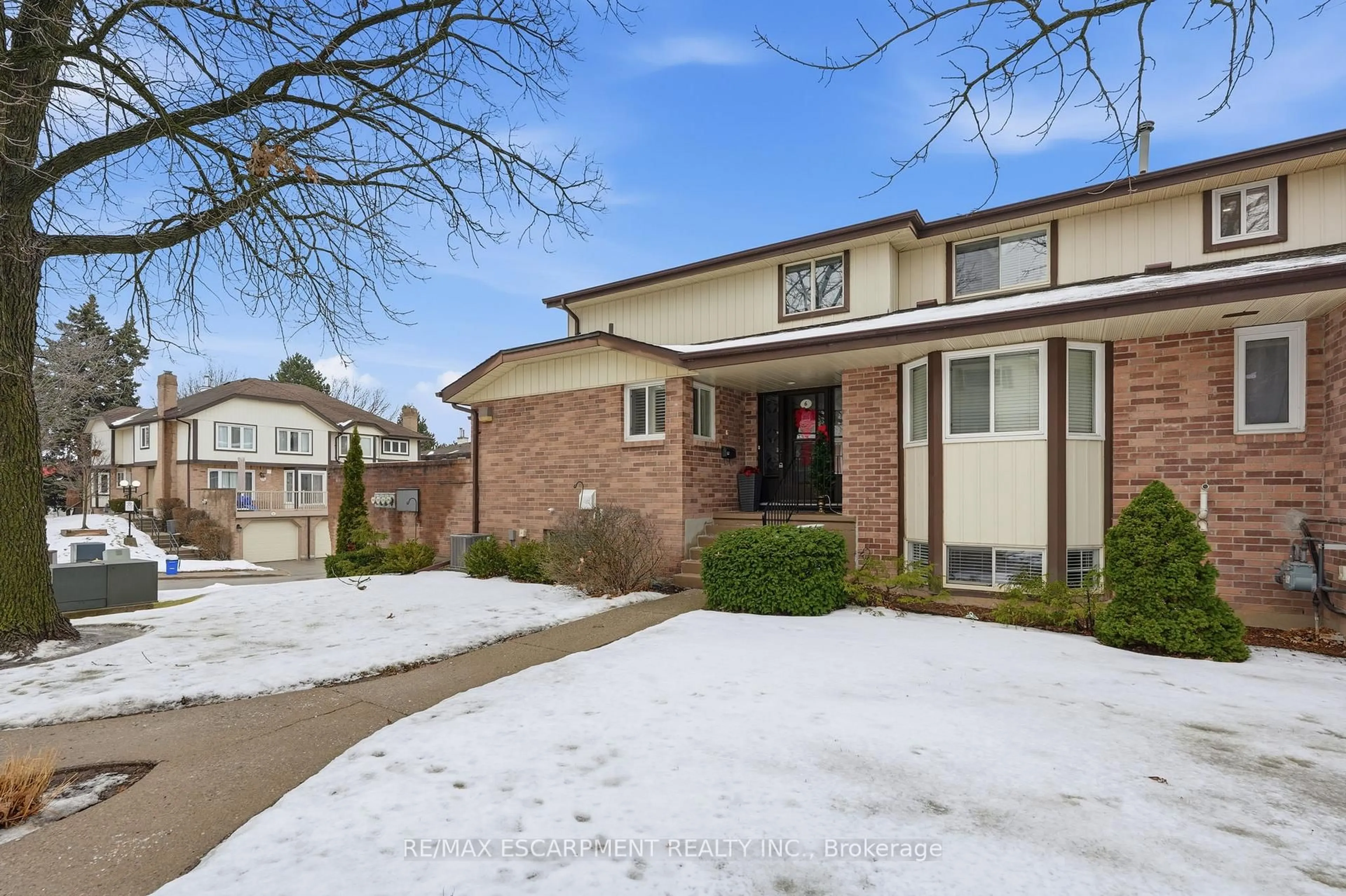 Home with brick exterior material, street for 1508 Upper Middle Rd #6, Burlington Ontario L7P 4M5