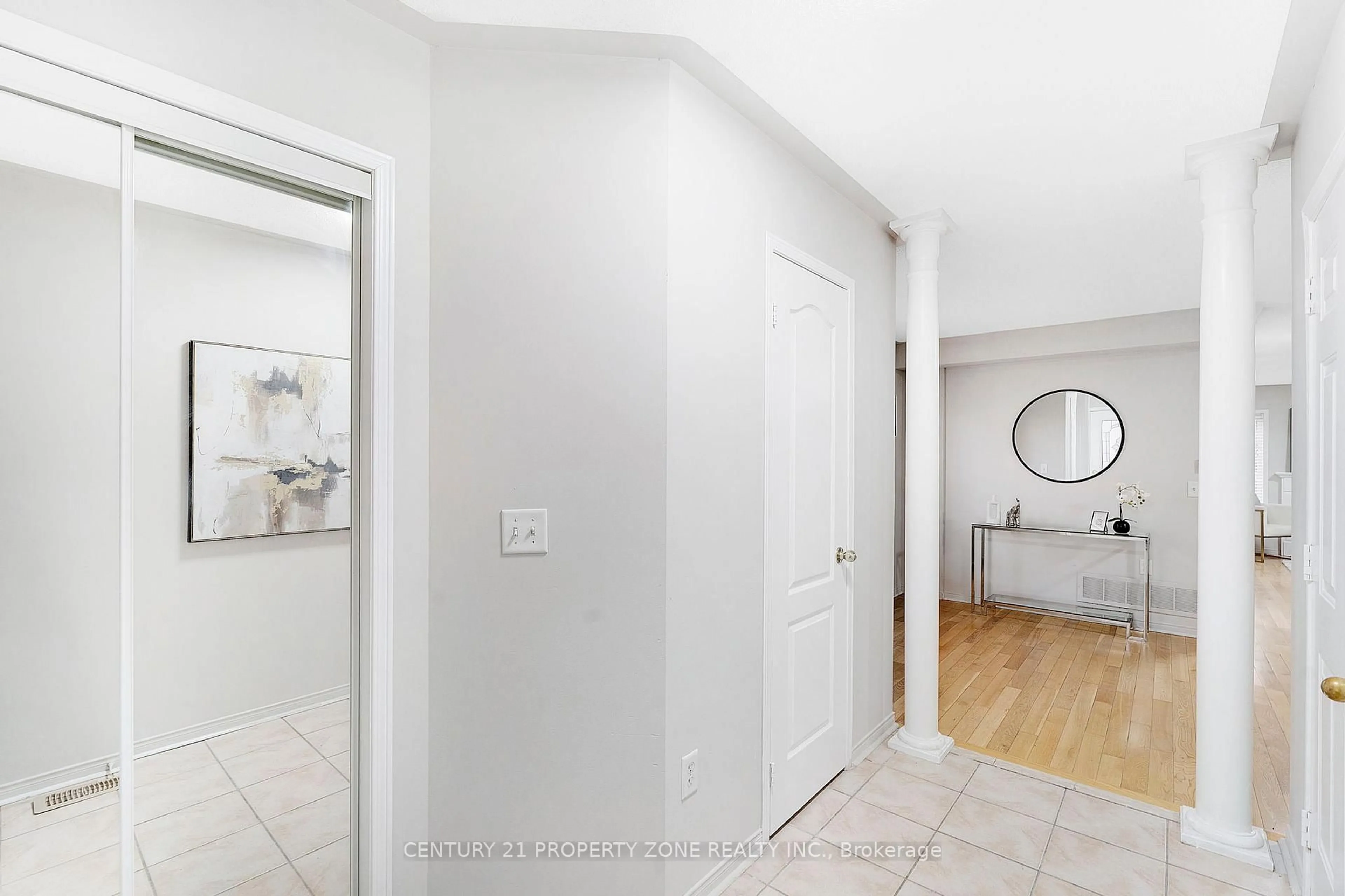 Indoor entryway for 42 Mossgrove Cres, Brampton Ontario L7A 3E6