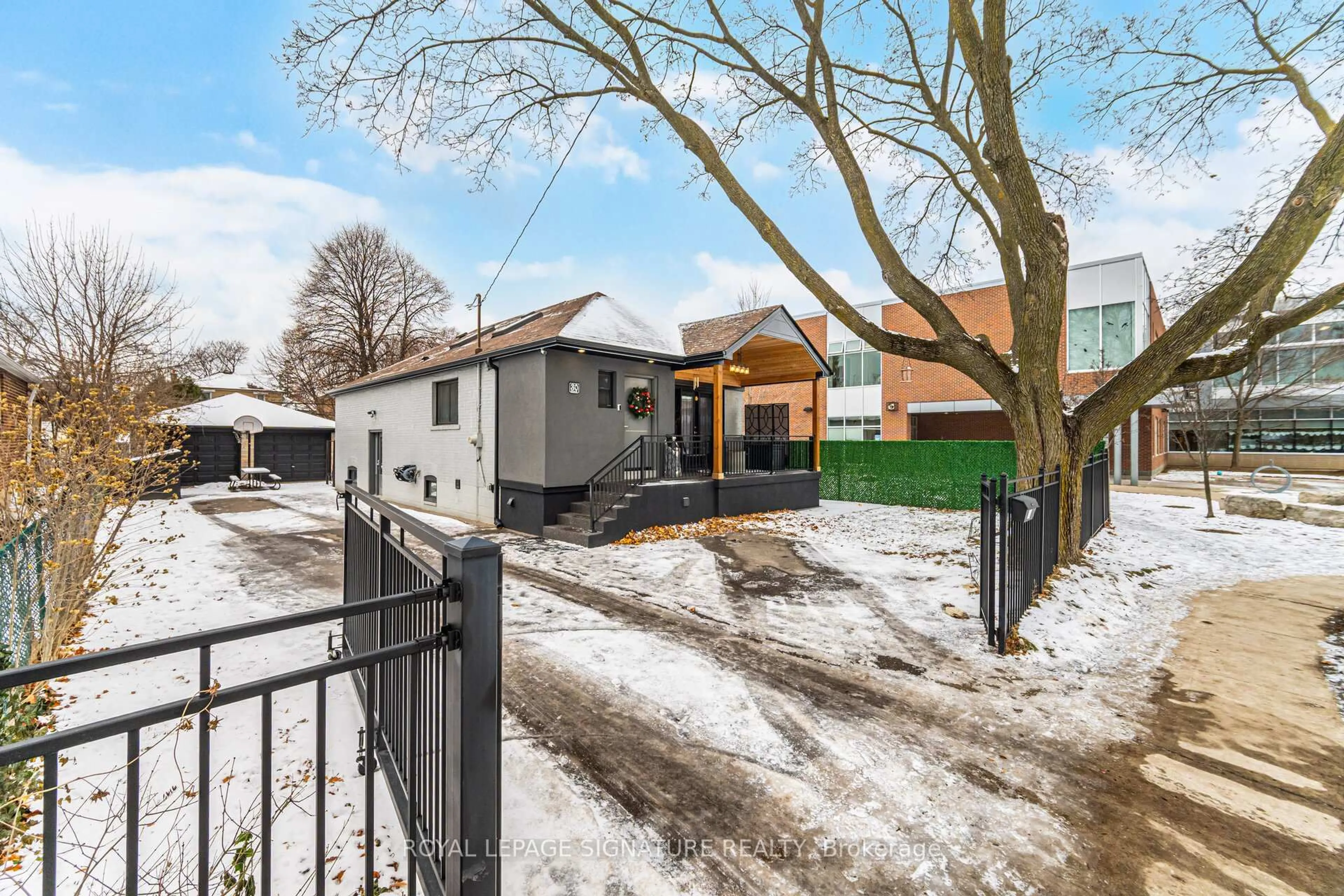 A pic from outside/outdoor area/front of a property/back of a property/a pic from drone, street for 30 COULES Crt, Toronto Ontario M8W 2N9