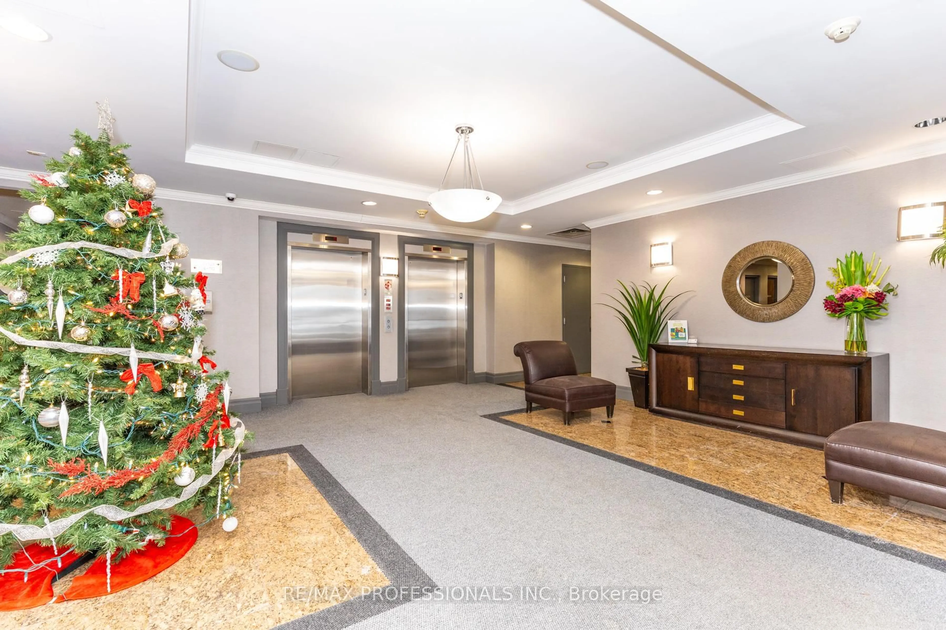Indoor foyer for 2772 Keele St #1004, Toronto Ontario M3M 0A3