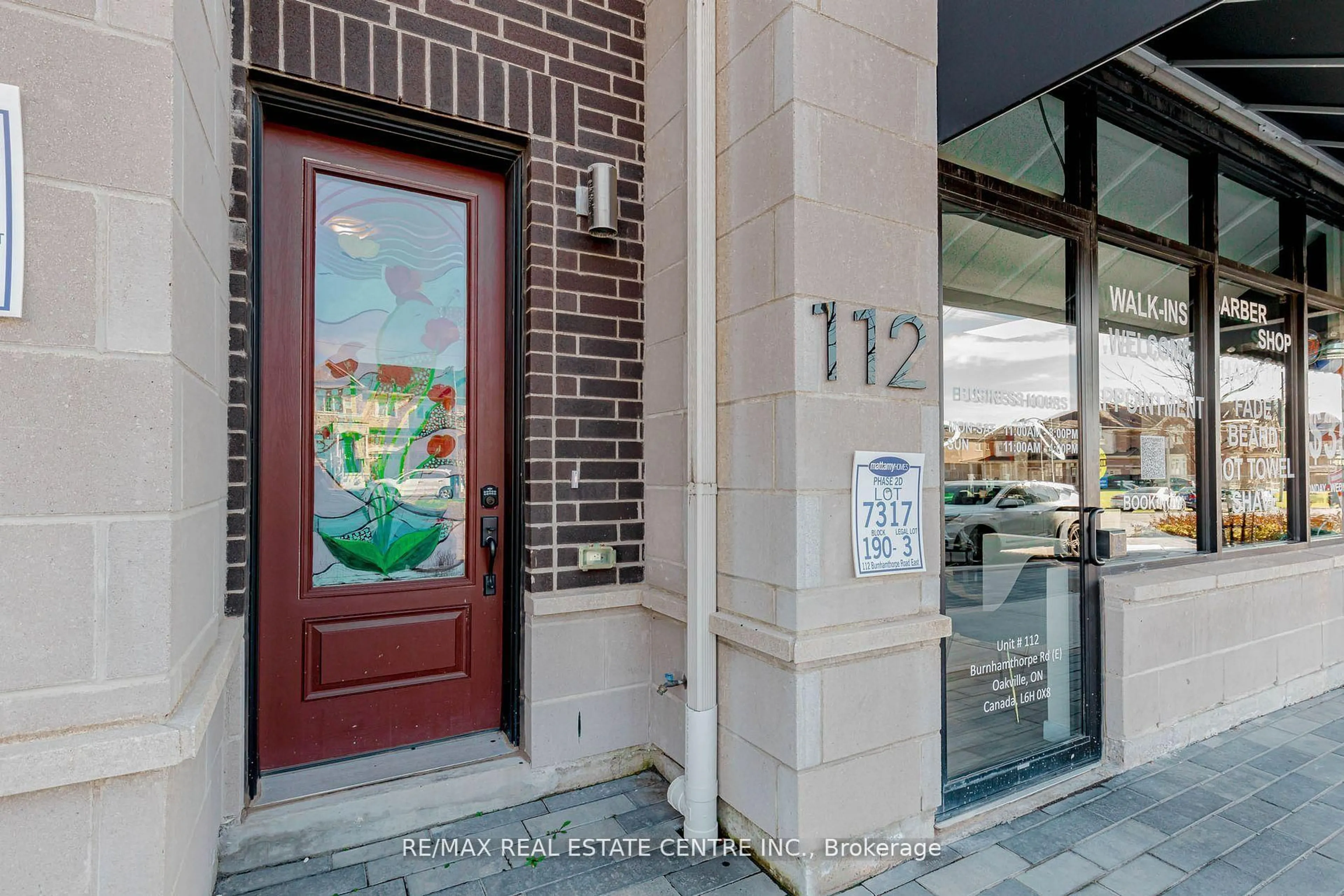 Indoor entryway for 112 Burnhamthorpe Rd, Oakville Ontario L6H 0X8