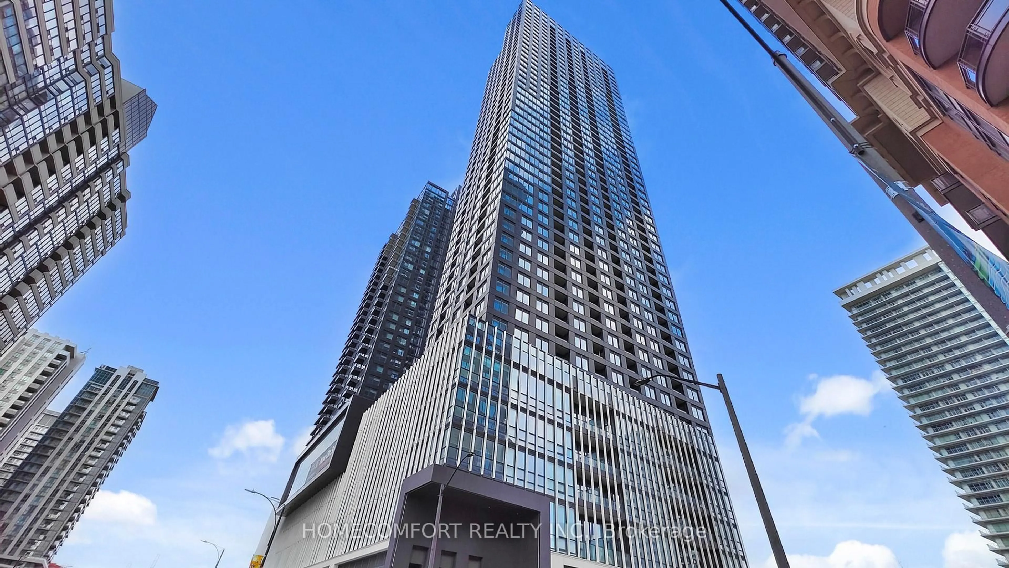 Indoor foyer for 395 Square One Dr #3807, Mississauga Ontario L5B 0P6