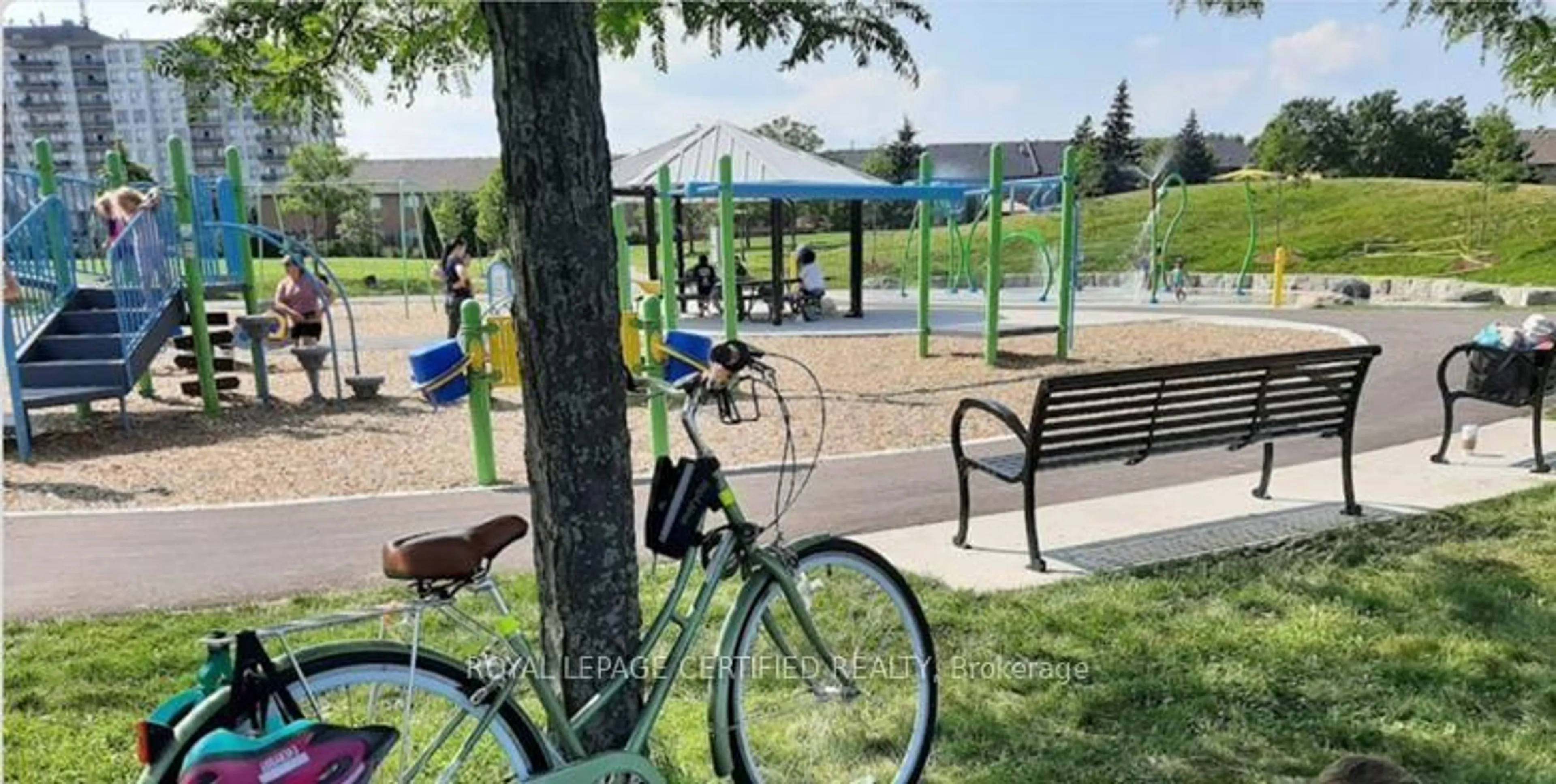 Patio, mountain view for 5126 Des Jardines Dr, Burlington Ontario L7L 6L7