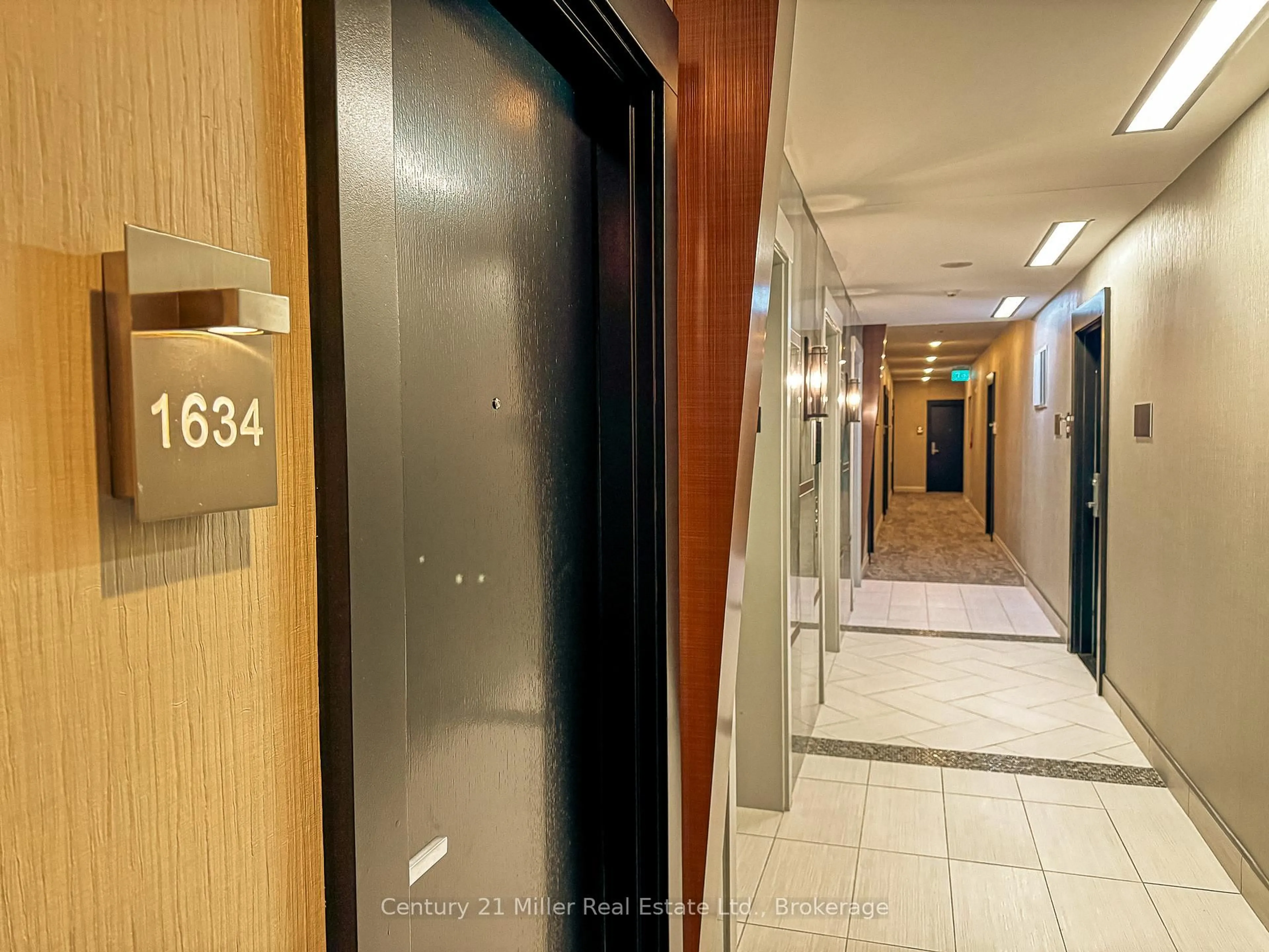 Indoor foyer for 165 Legion Rd #1634, Toronto Ontario M8Y 0B3