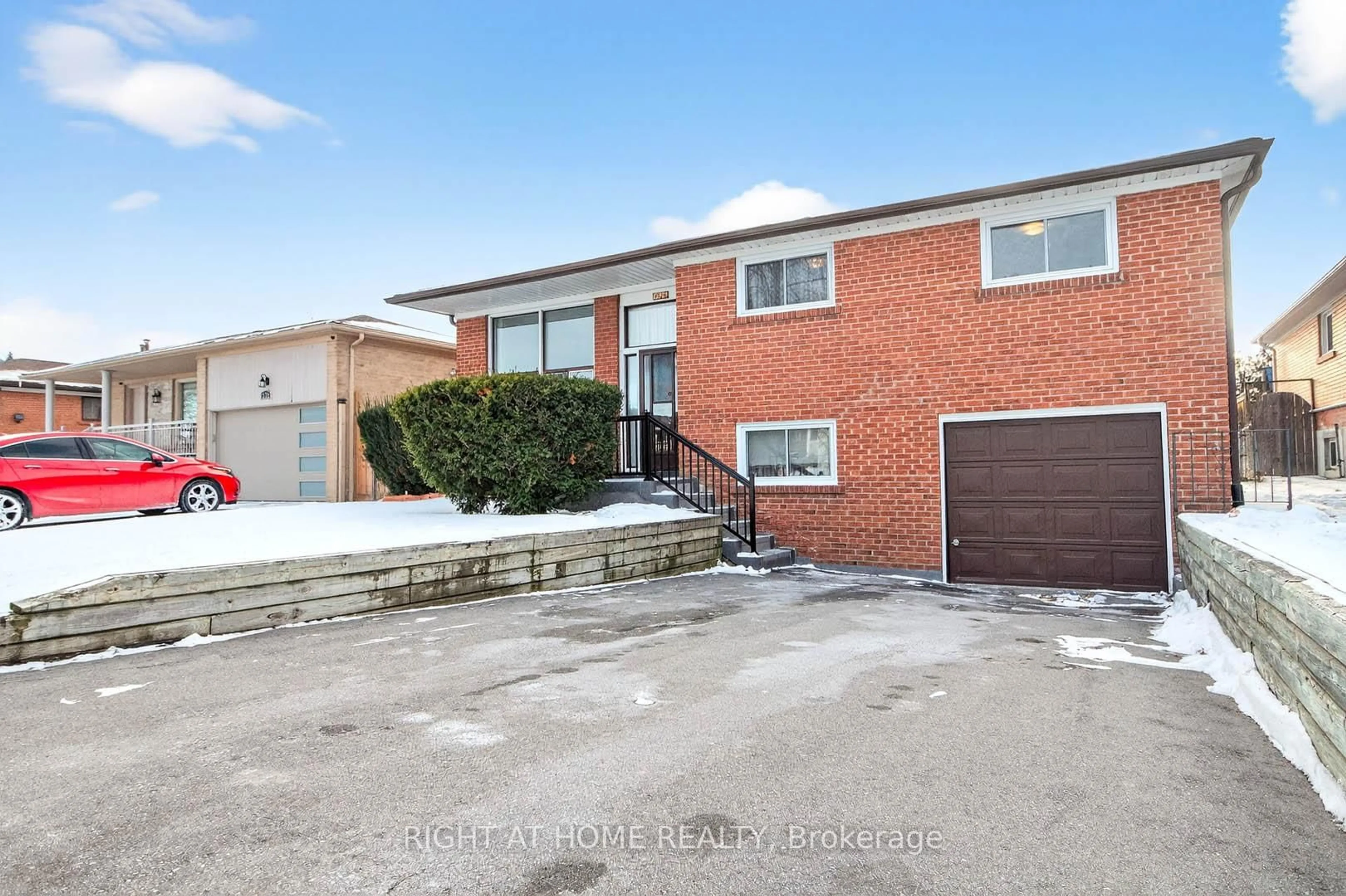 Unknown for 7524 Wrenwood Cres, Mississauga Ontario L4T 2V7