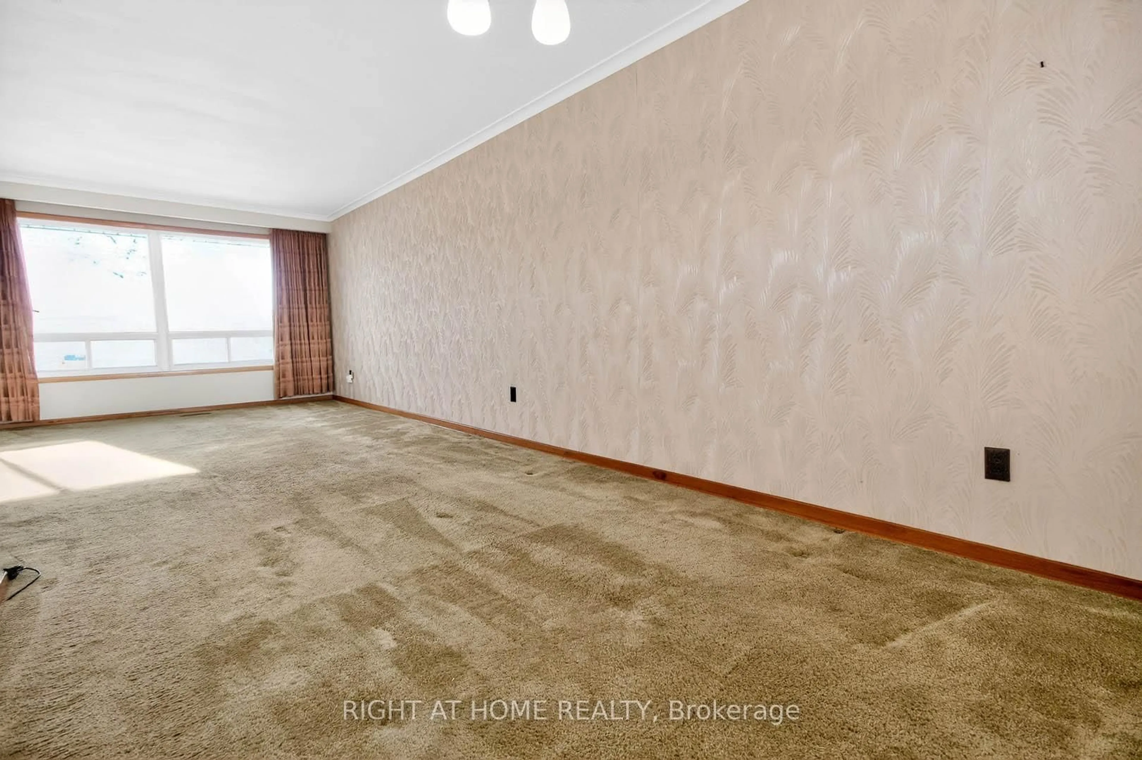 A pic of a room for 7524 Wrenwood Cres, Mississauga Ontario L4T 2V7