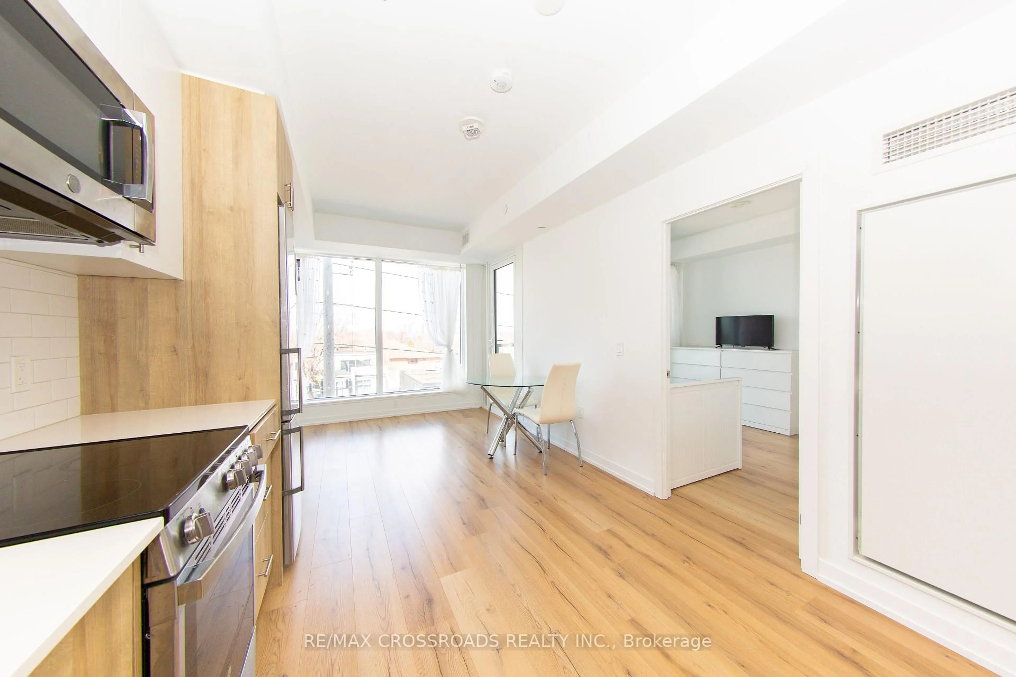 Open concept kitchen, wood/laminate floor for 1195 The Queensway #406, Toronto Ontario M8Z 1R6