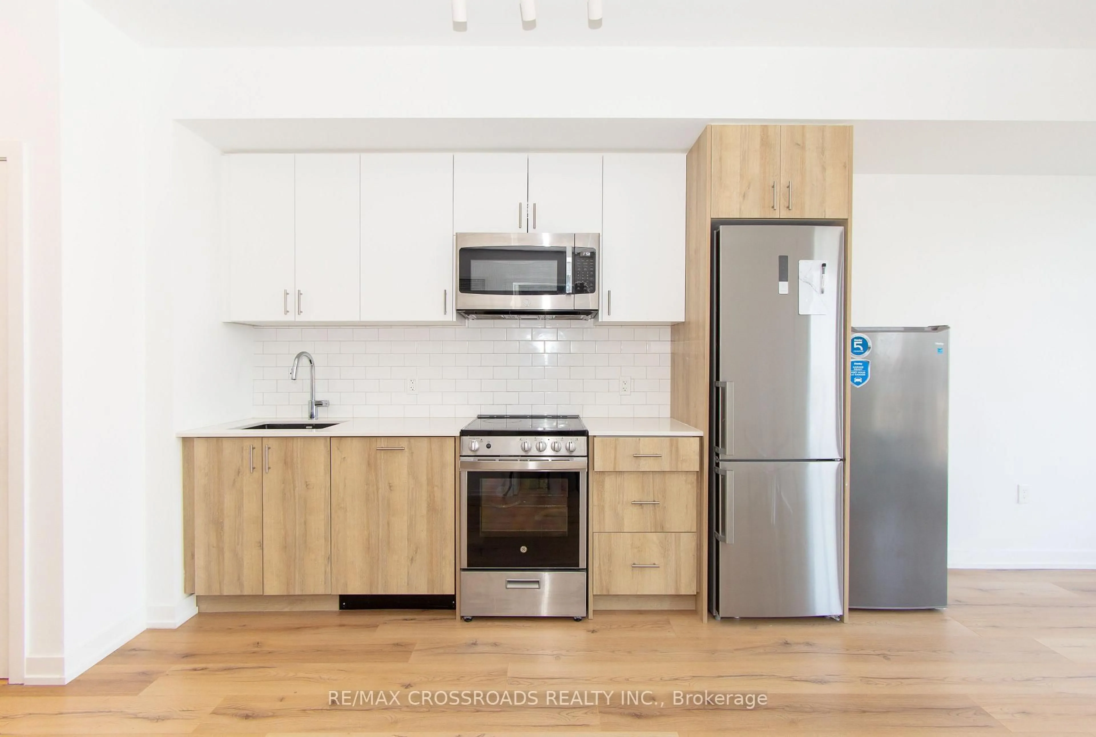 Standard kitchen, wood/laminate floor for 1195 The Queensway #406, Toronto Ontario M8Z 1R6