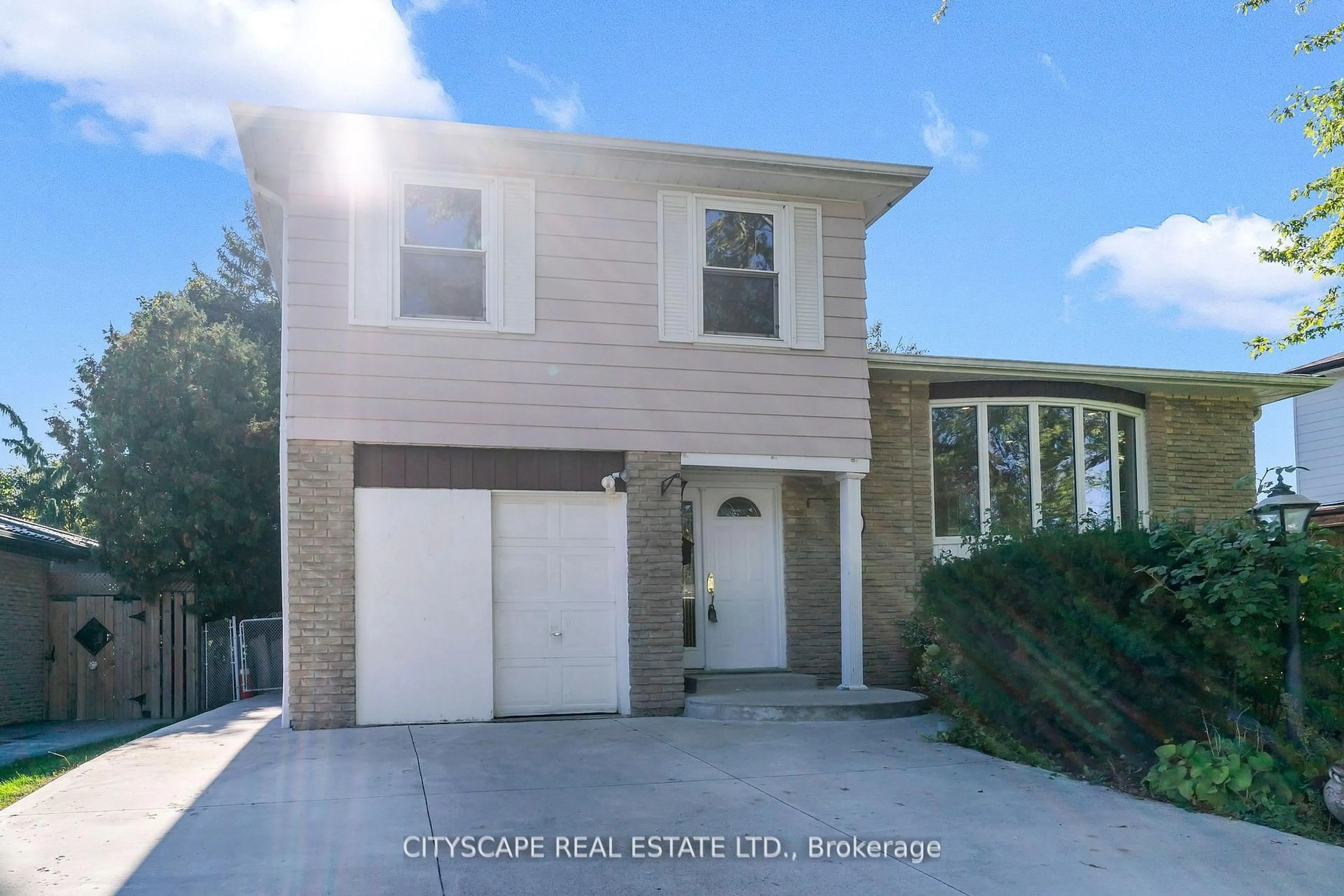 Home with vinyl exterior material, street for 3 Geneva Cres, Brampton Ontario L6S 1K7