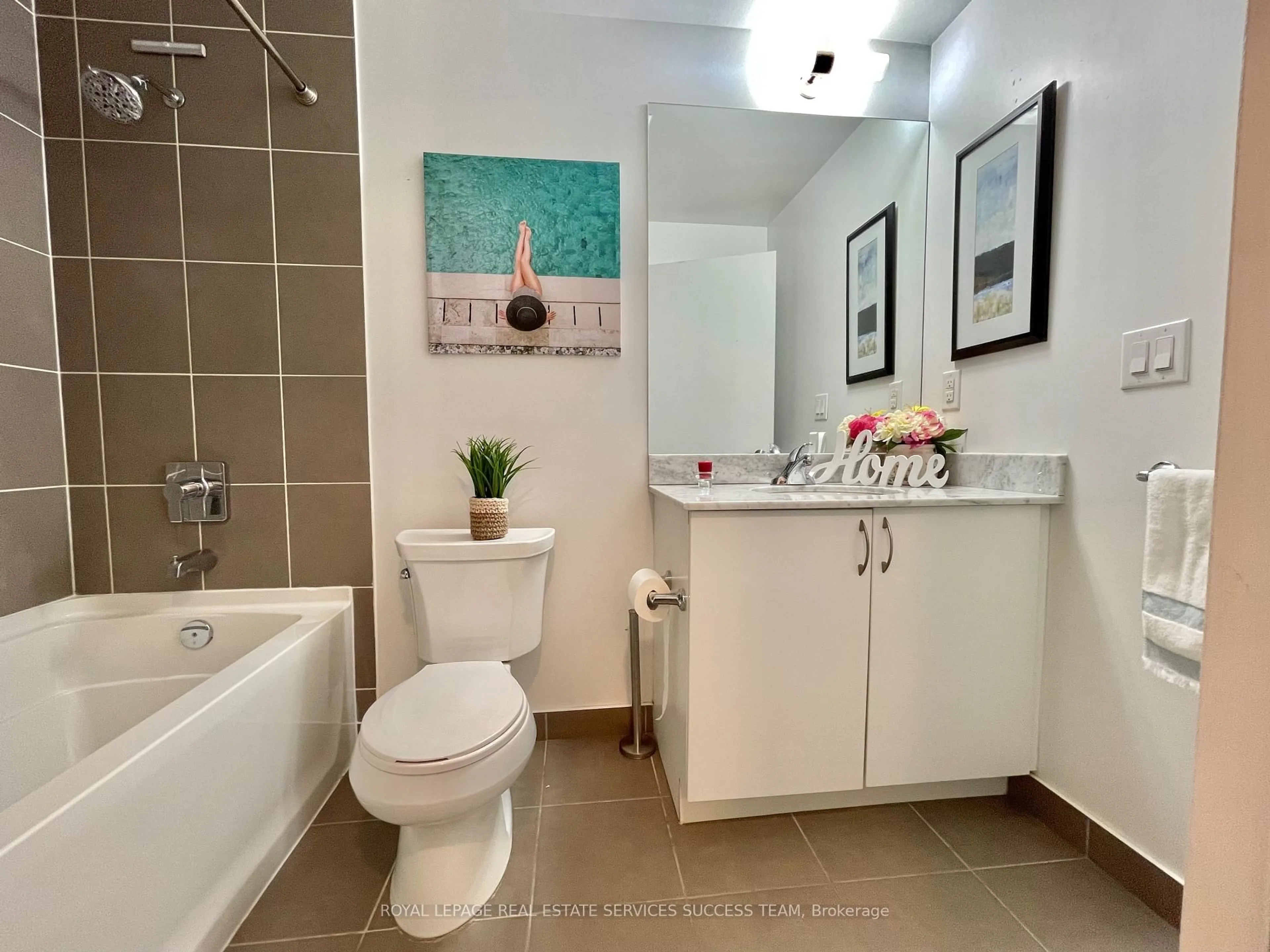 Standard bathroom, ceramic/tile floor for 36 VIA BAGNATO St #241, Toronto Ontario M6A 0B7