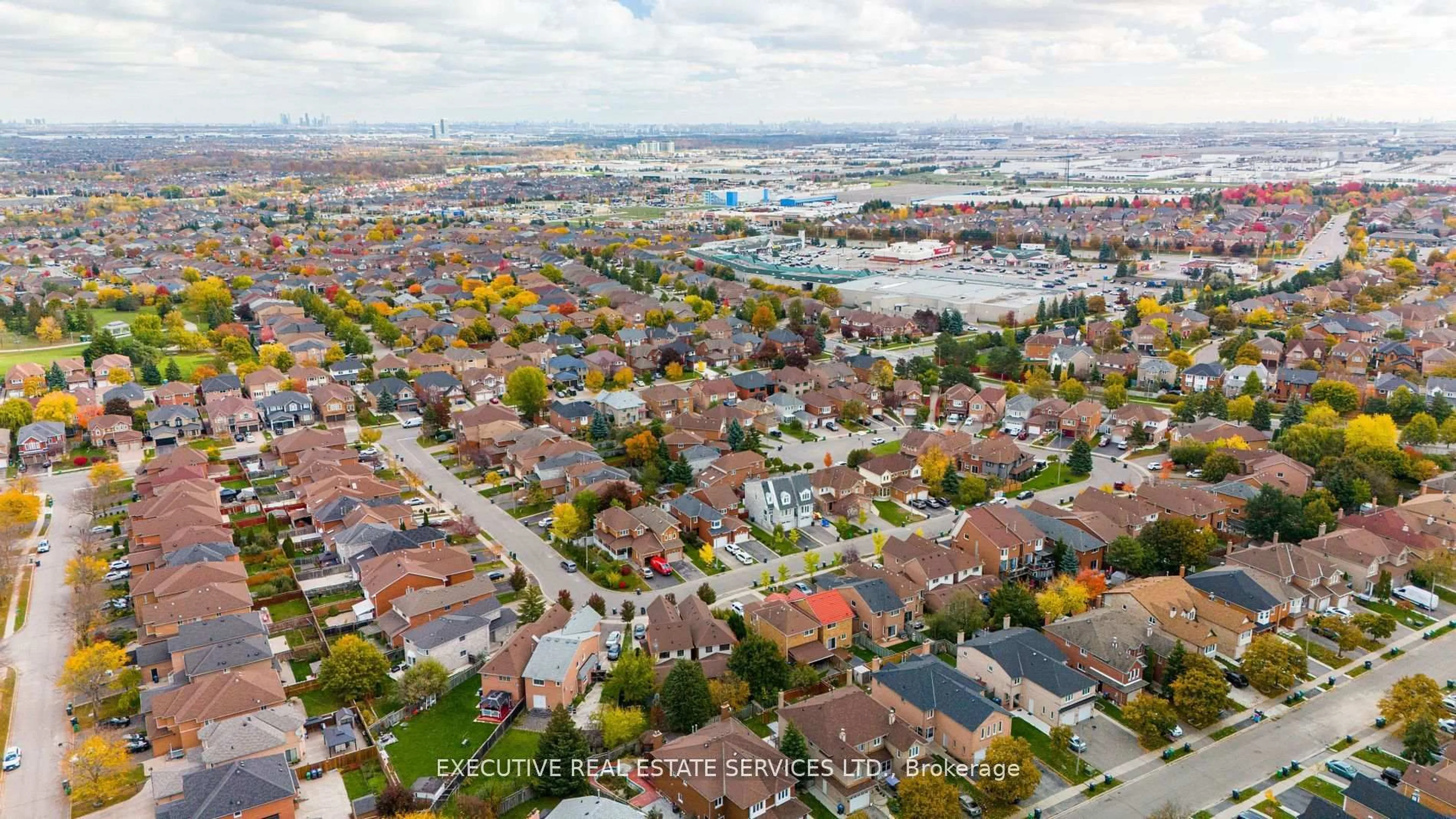 A pic from outside/outdoor area/front of a property/back of a property/a pic from drone, street for 48 Eagleridge Dr, Brampton Ontario L6R 1E9