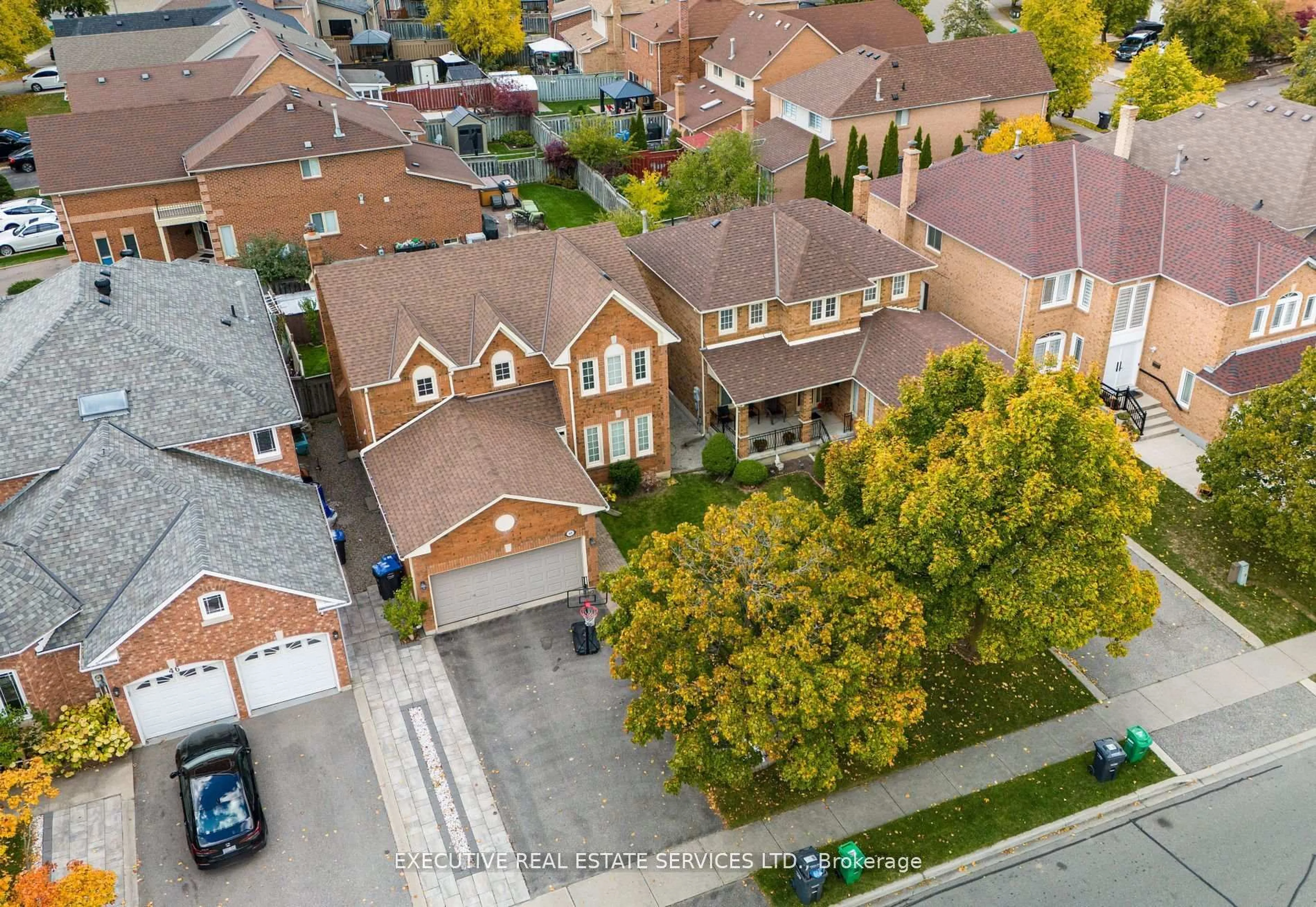 A pic from outside/outdoor area/front of a property/back of a property/a pic from drone, street for 48 Eagleridge Dr, Brampton Ontario L6R 1E9