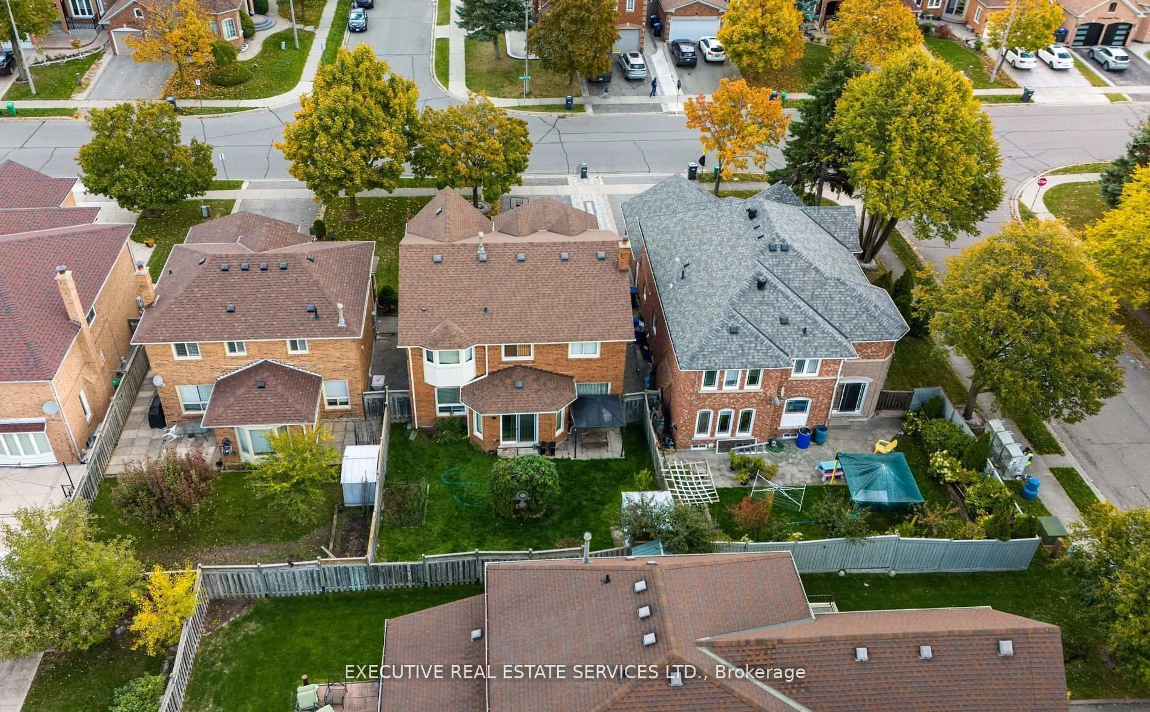 A pic from outside/outdoor area/front of a property/back of a property/a pic from drone, street for 48 Eagleridge Dr, Brampton Ontario L6R 1E9