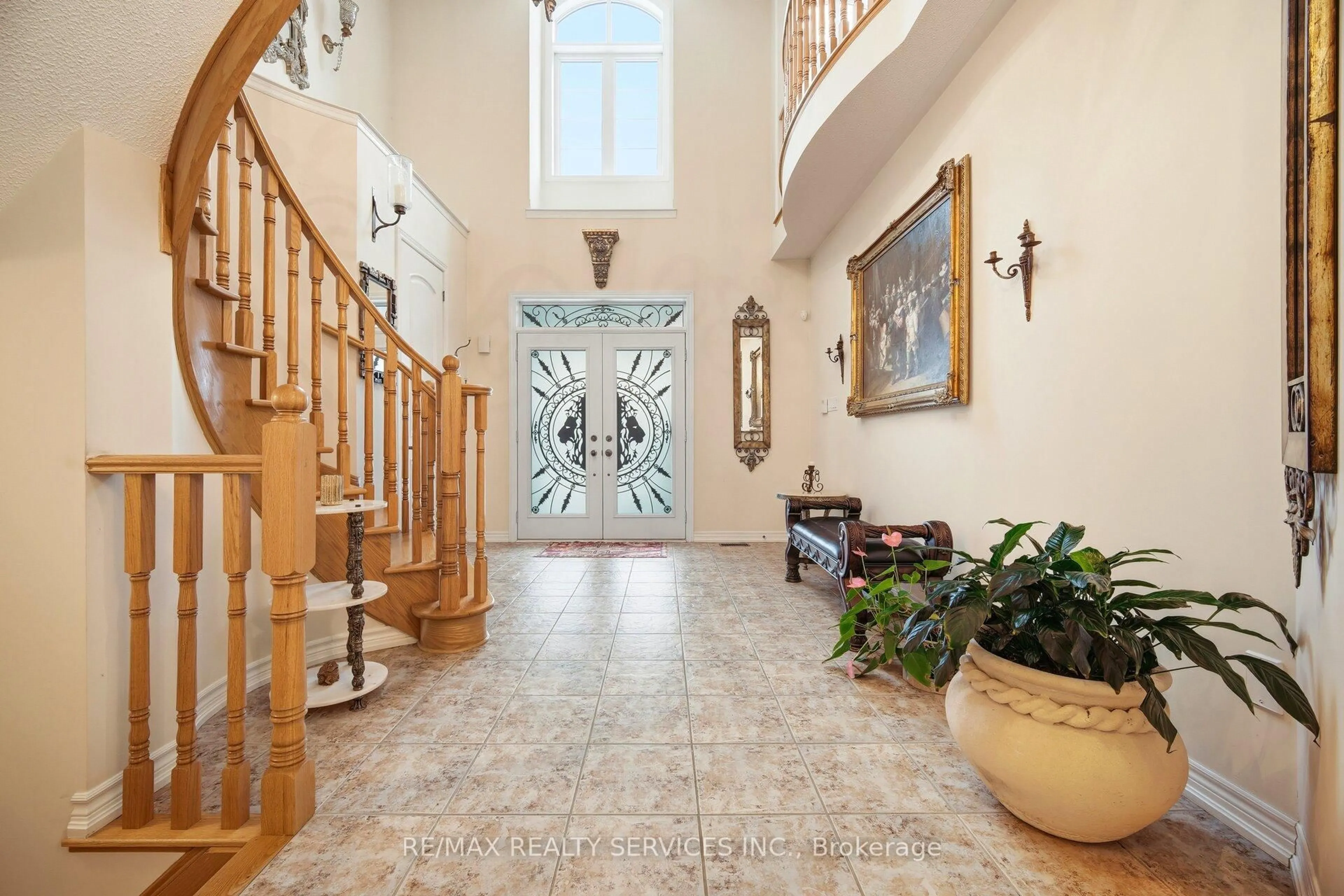 Indoor foyer for 17 ISLAND Grve, Brampton Ontario L6X 0W6