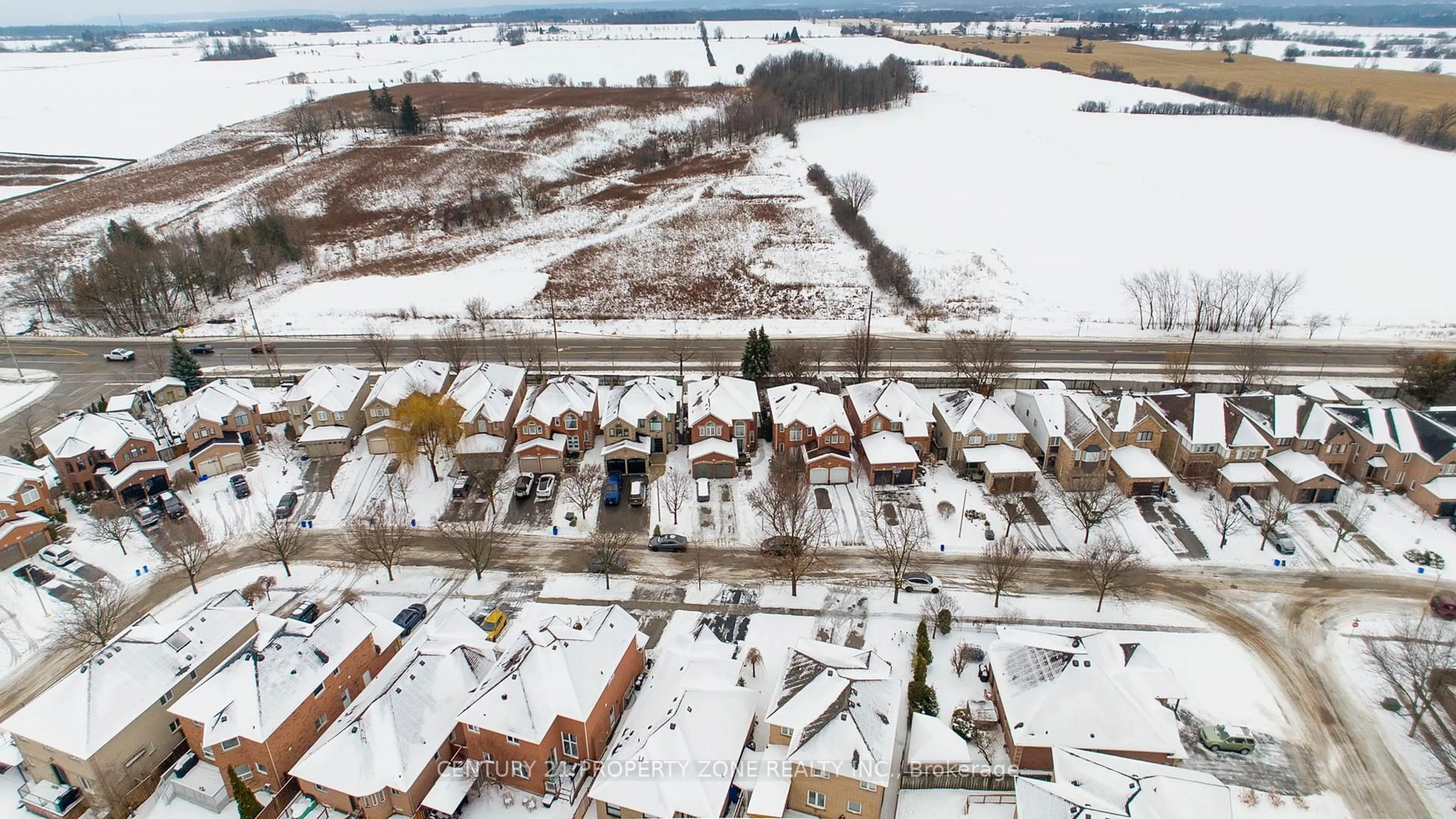 A pic from outside/outdoor area/front of a property/back of a property/a pic from drone, street for 33 Early St, Halton Hills Ontario L7G 5W8