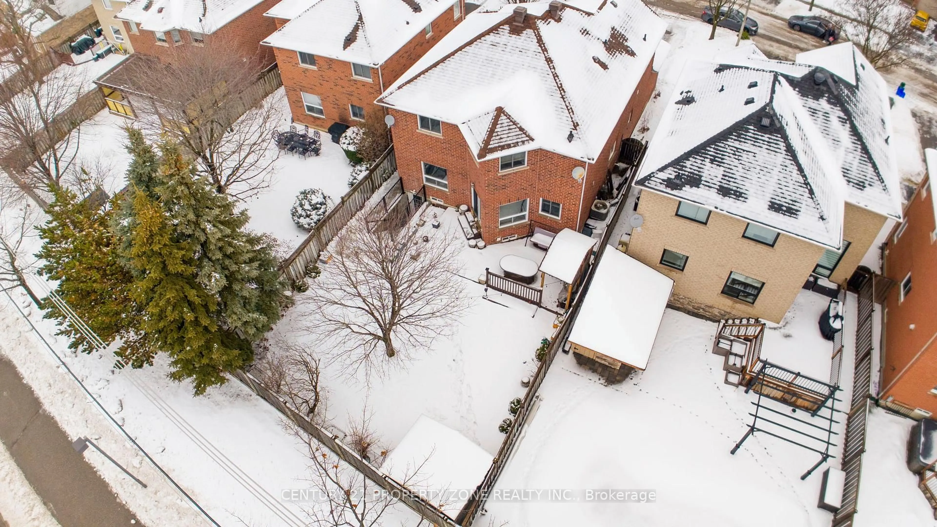 A pic from outside/outdoor area/front of a property/back of a property/a pic from drone, city buildings view from balcony for 33 Early St, Halton Hills Ontario L7G 5W8