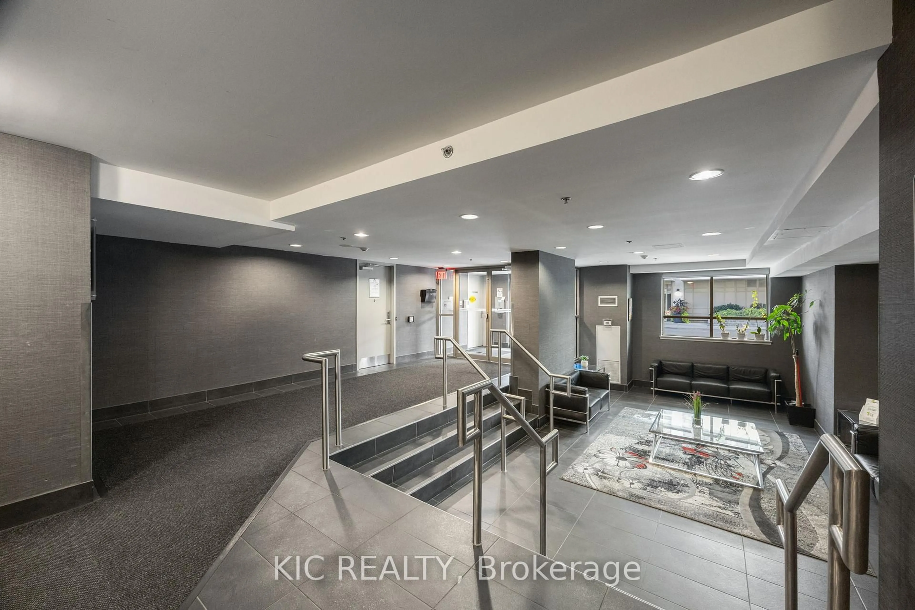 Lobby for 812 Lansdowne Ave #901, Toronto Ontario M6H 4K5