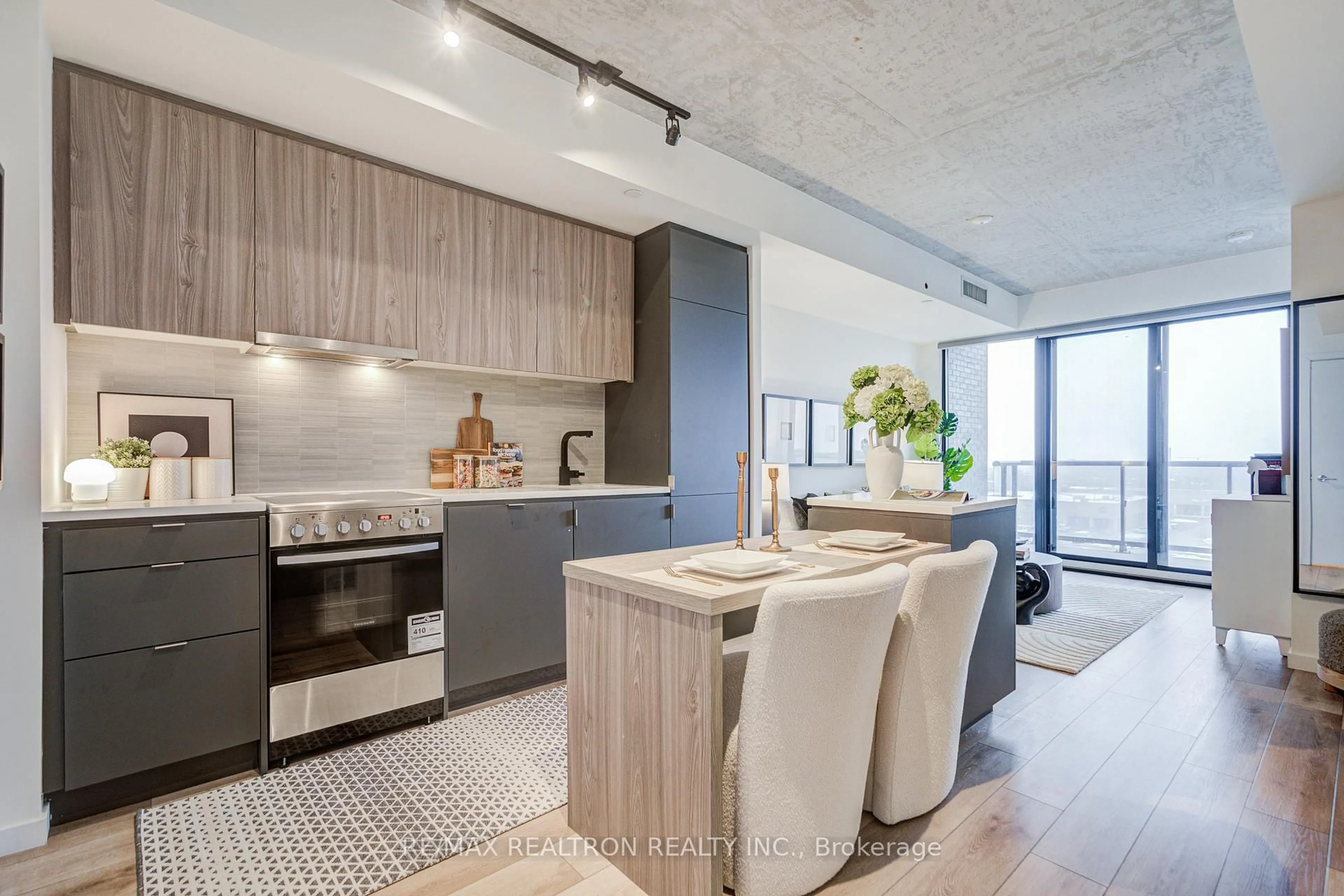 Open concept kitchen, unknown for 7 Smith Cres ##518, Toronto Ontario M8Z 0G3