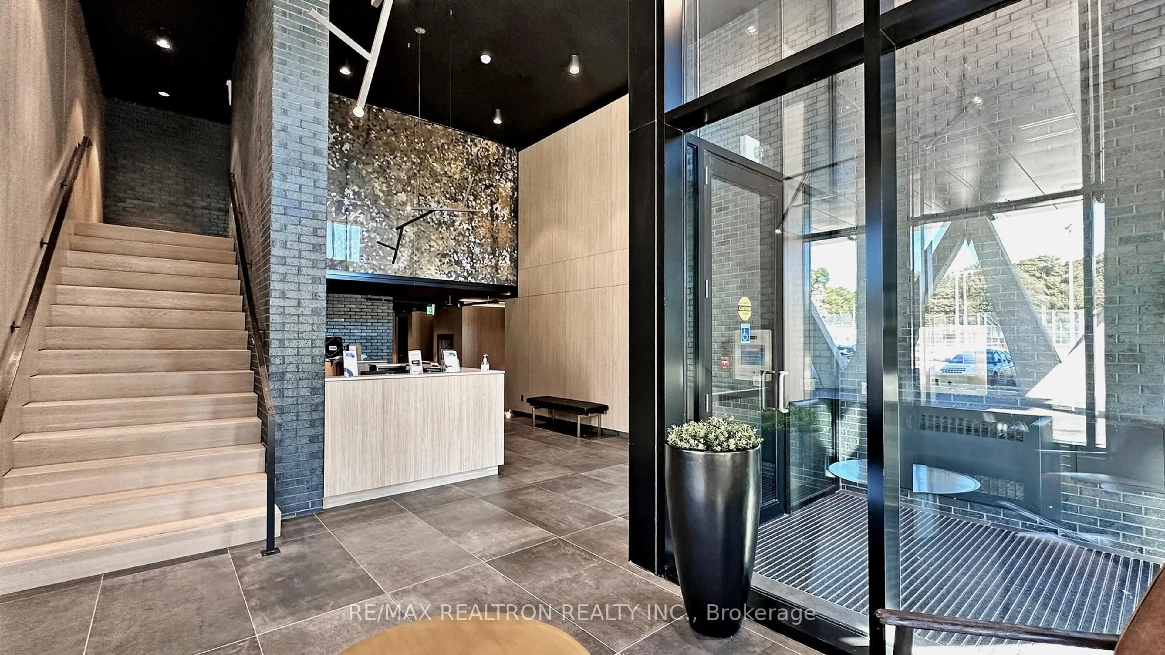 Indoor foyer for 7 Smith Cres ##518, Toronto Ontario M8Z 0G3