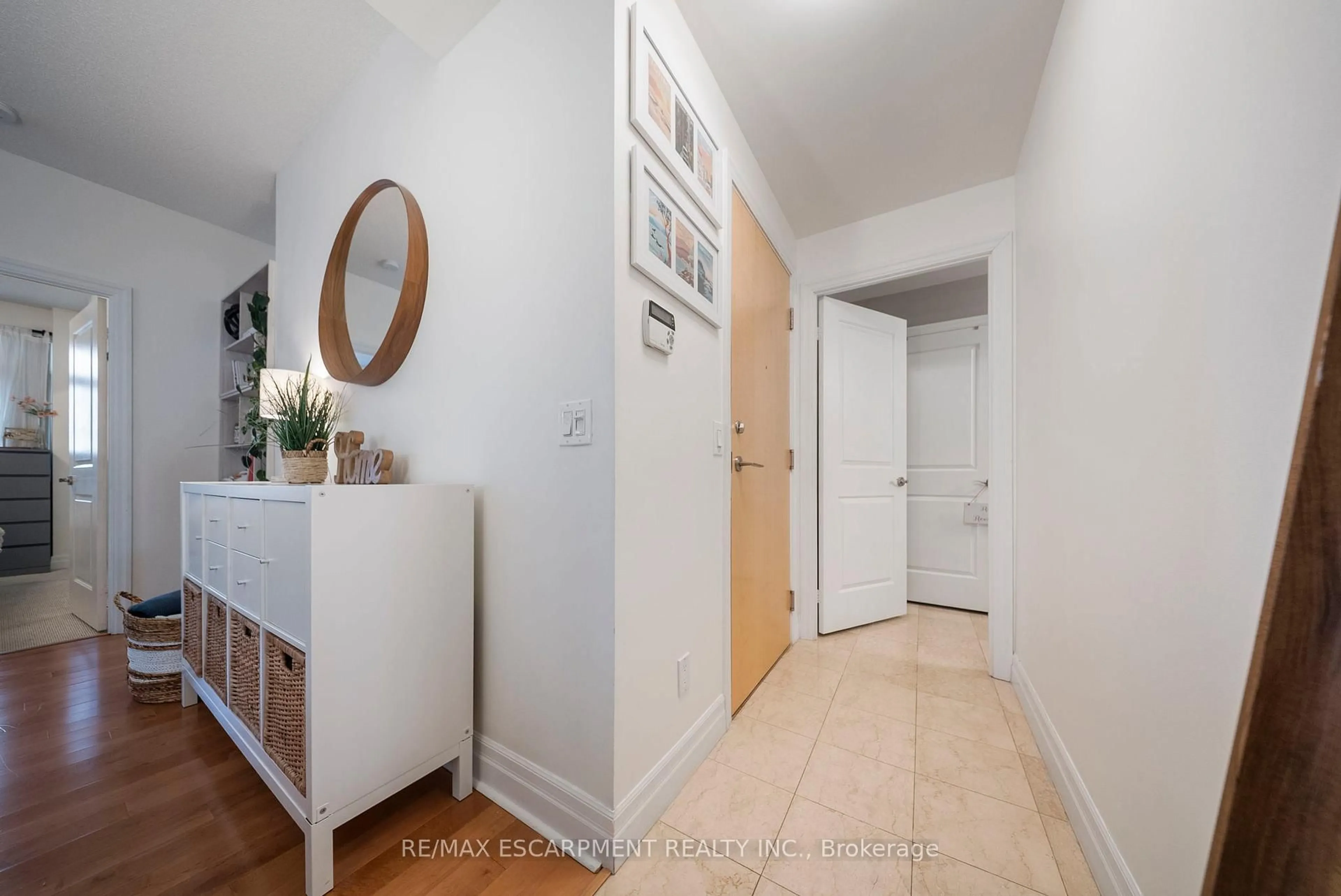 Indoor entryway for 58 Marine Parade Dr #707, Toronto Ontario M8V 4G1