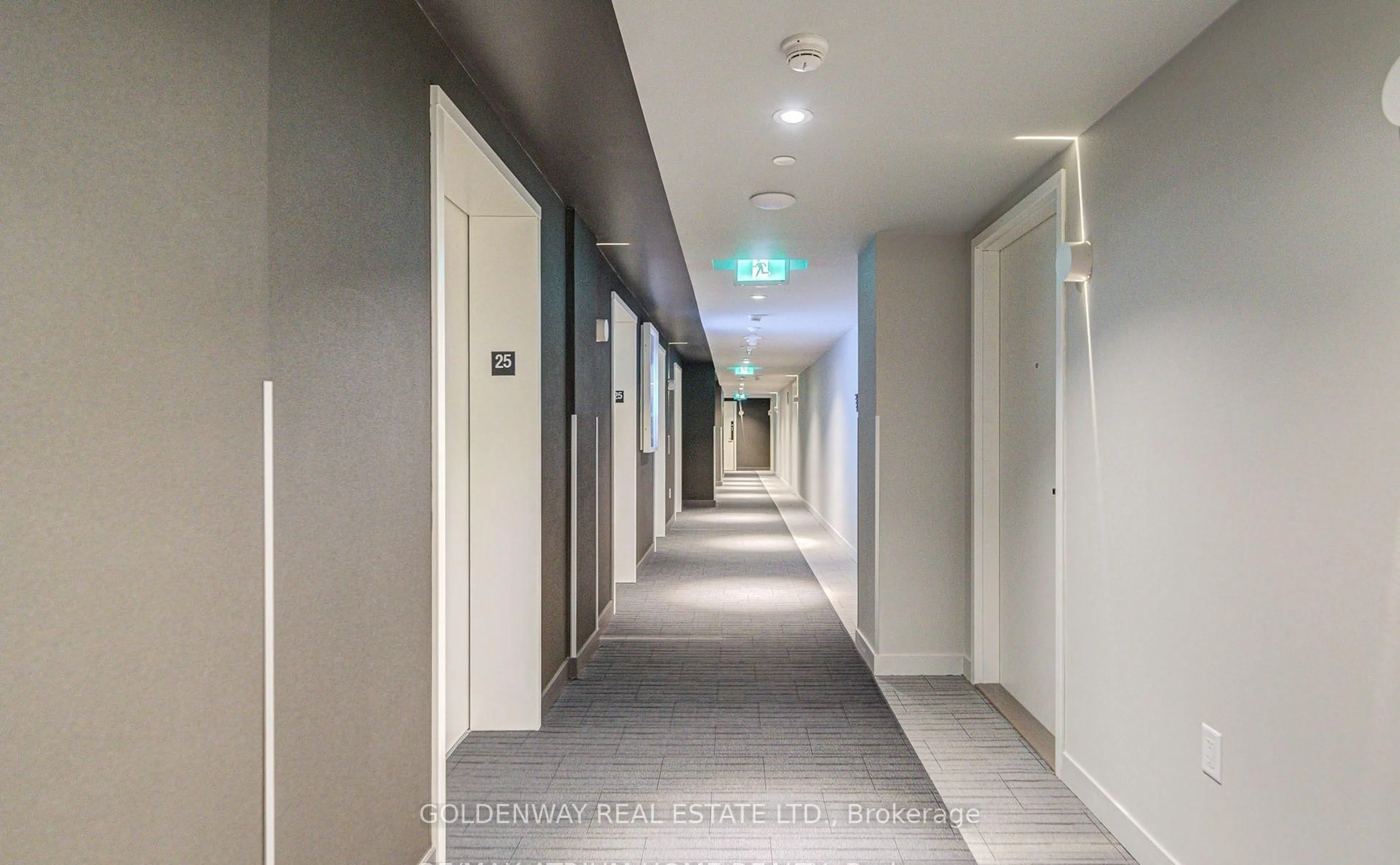 Indoor foyer for 3900 Confederation Pkwy #2503, Mississauga Ontario L5B 0M3