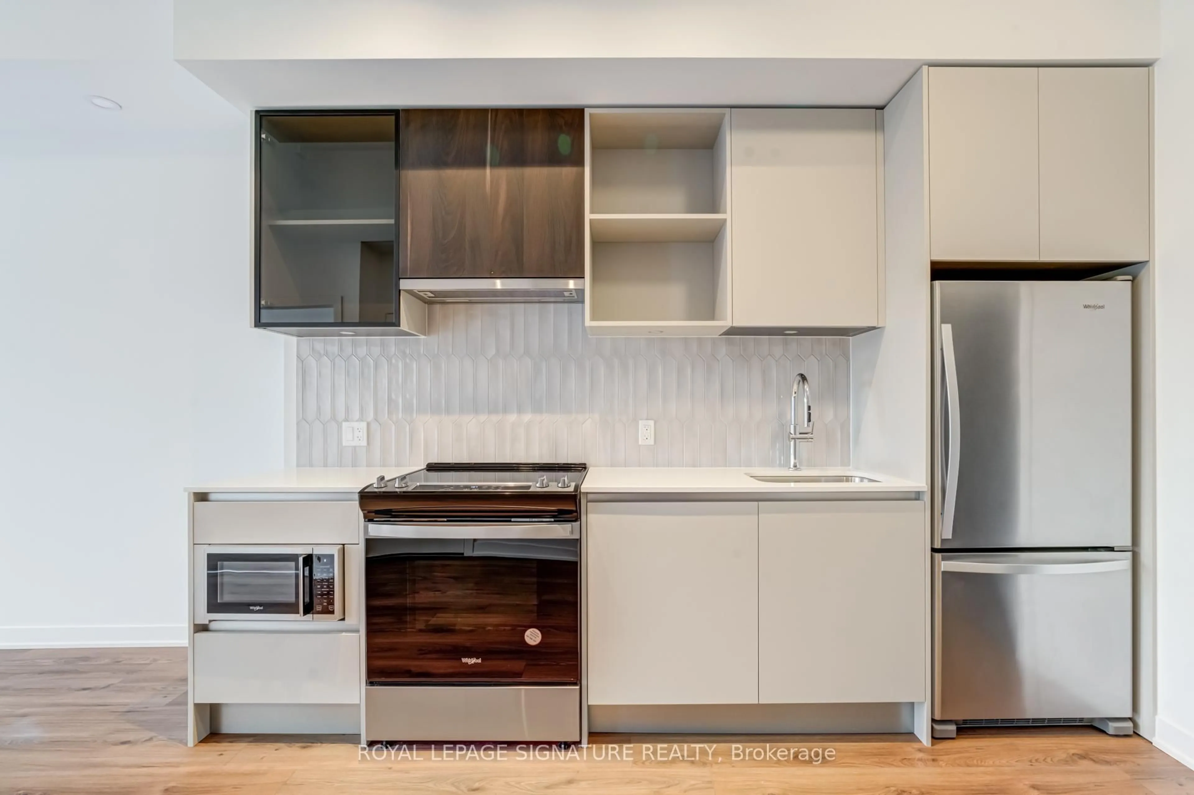 Standard kitchen, unknown for 395 Dundas St #PH20, Oakville Ontario L6M 5R8