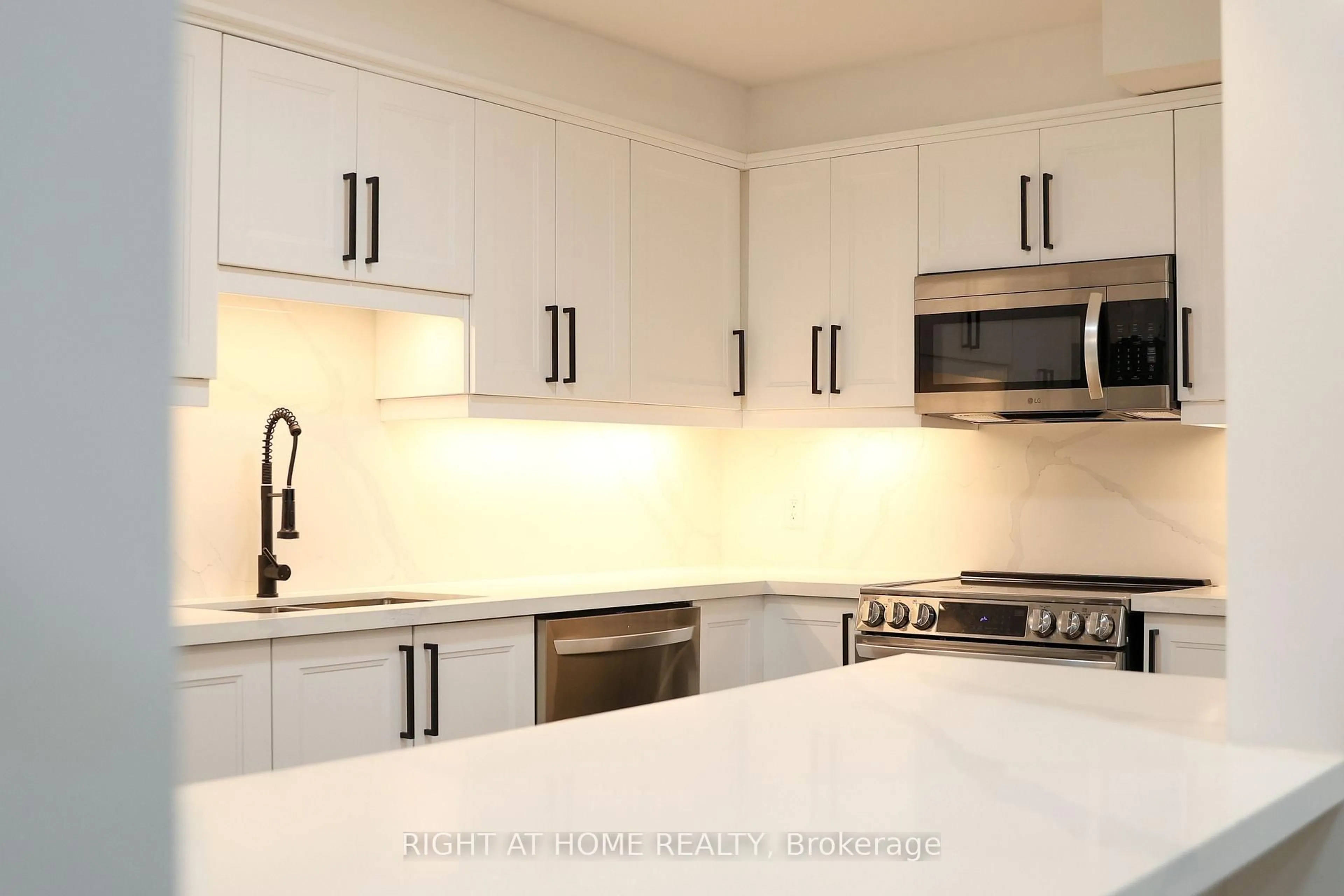 Unknown for 3360 The Credit Woodlands #10, Mississauga Ontario L5C 2J8