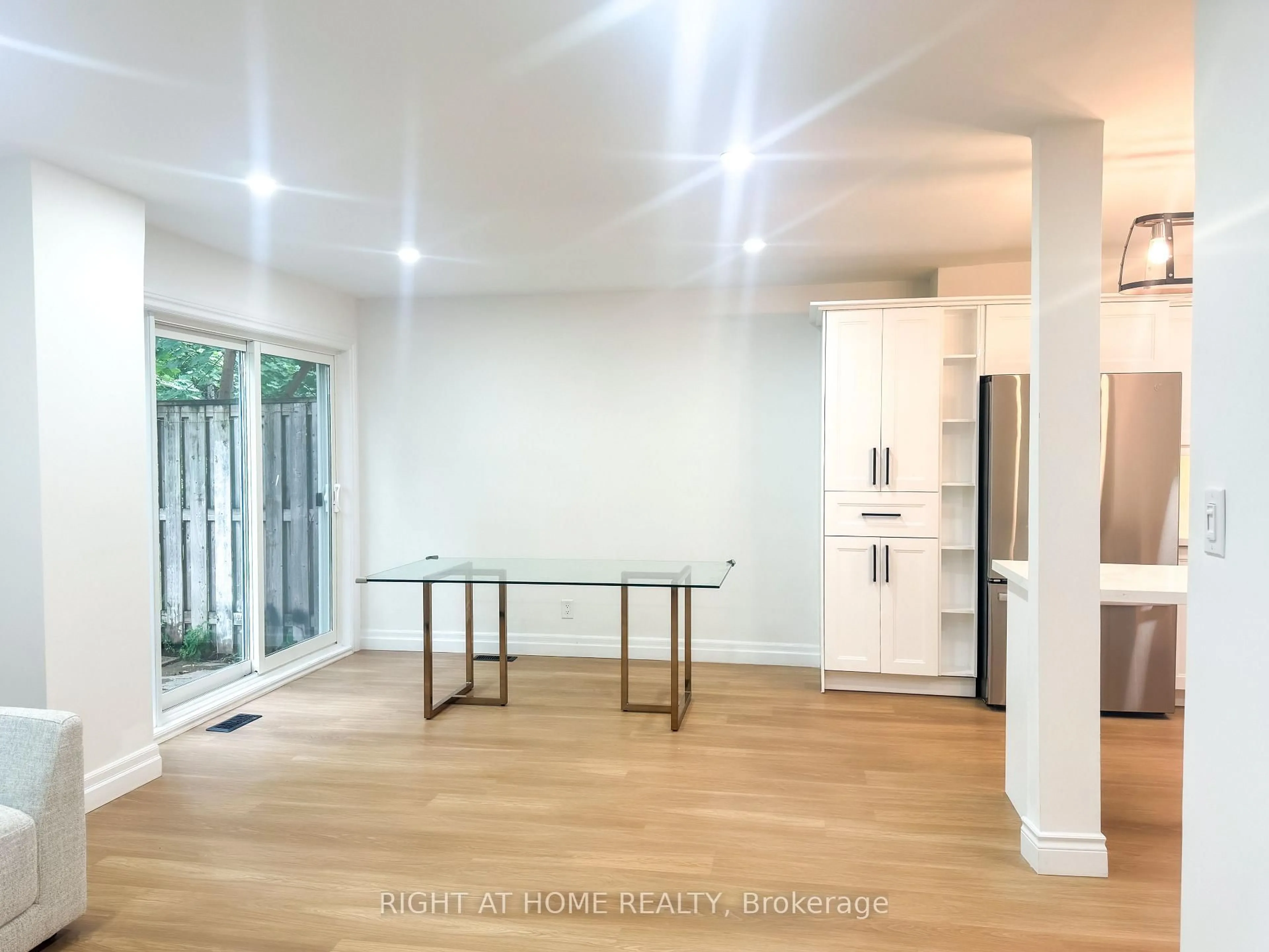 Unknown for 3360 The Credit Woodlands #10, Mississauga Ontario L5C 2J8