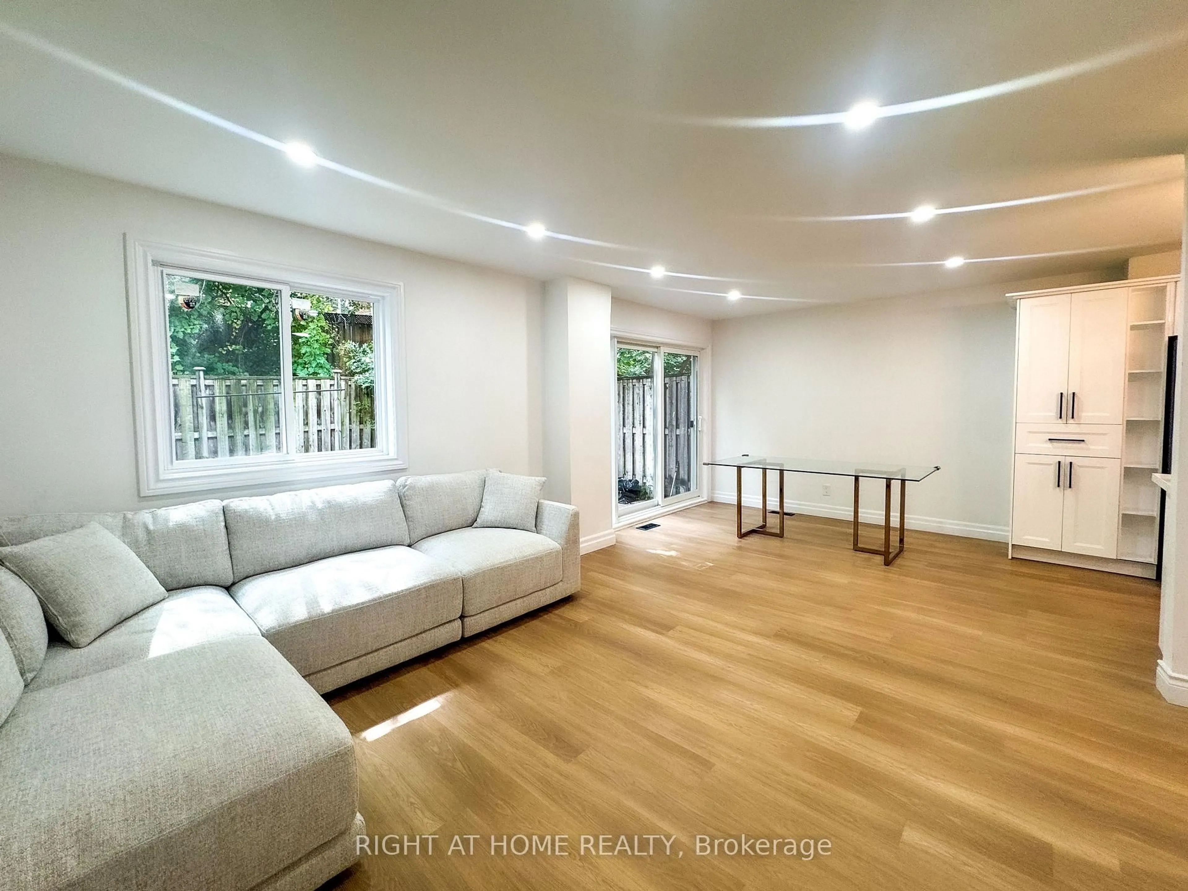 Living room with furniture, unknown for 3360 The Credit Woodlands #10, Mississauga Ontario L5C 2J8