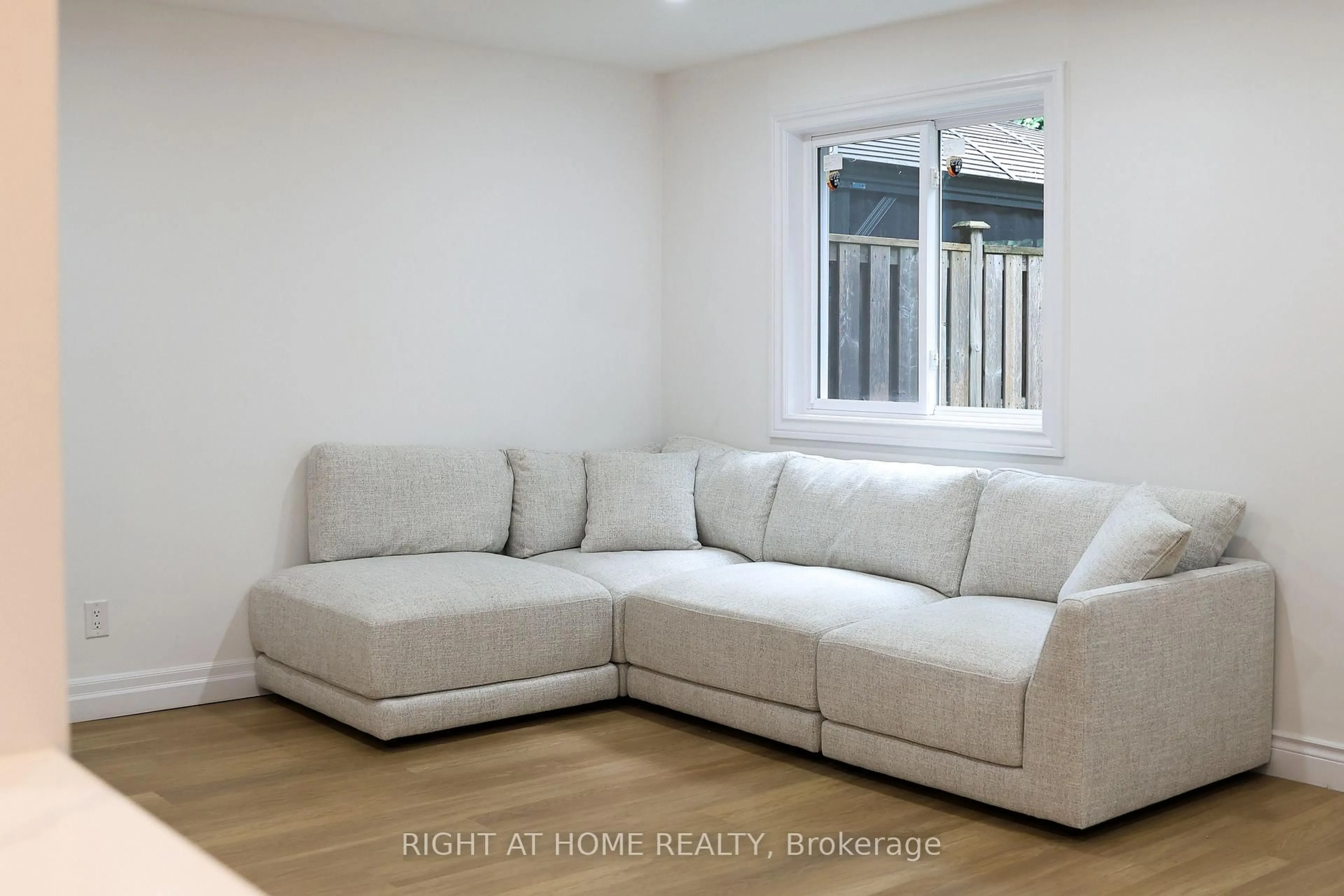 Living room with furniture, unknown for 3360 The Credit Woodlands #10, Mississauga Ontario L5C 2J8