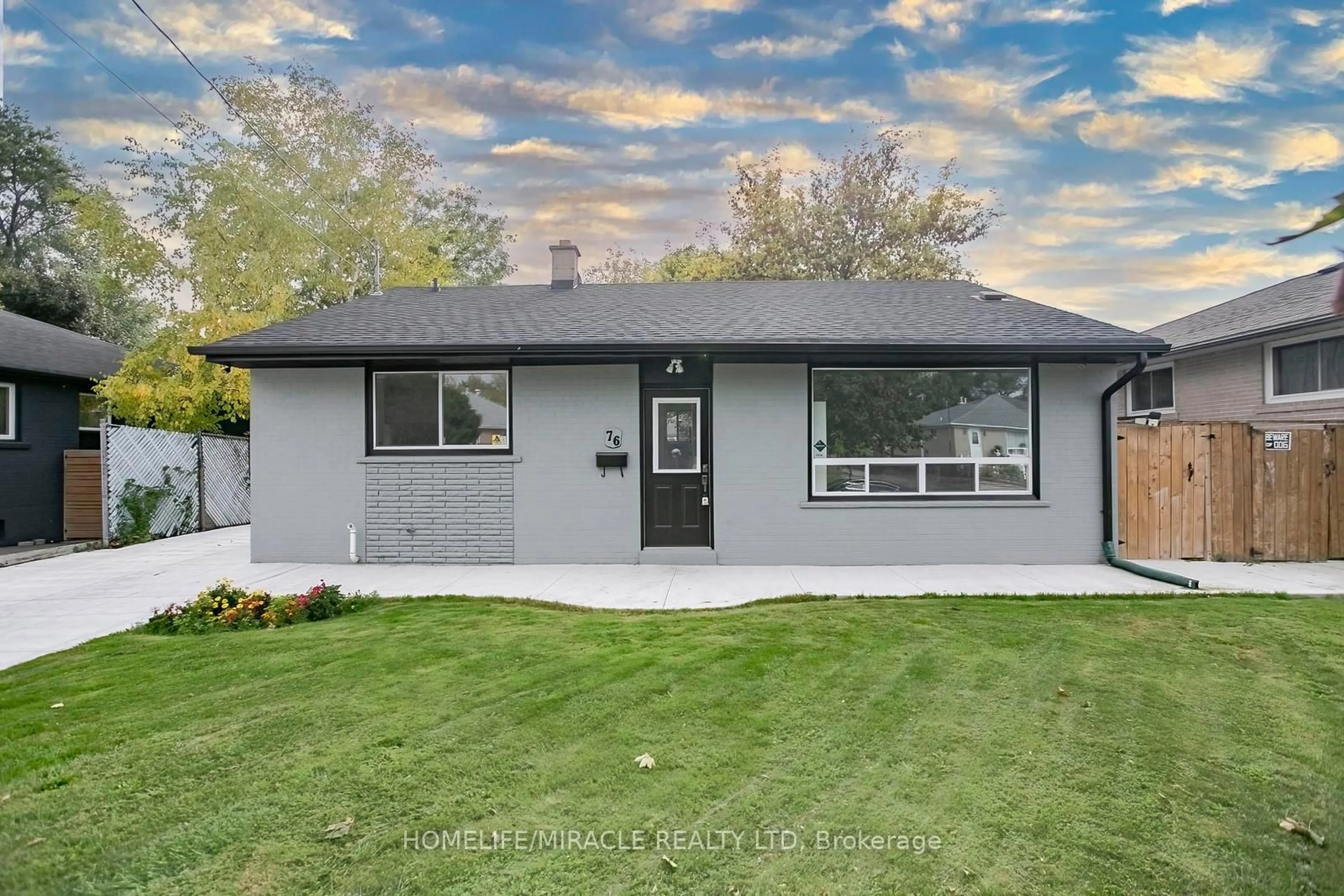 Home with vinyl exterior material, street for 76 Raylawn Cres, Halton Hills Ontario L7G 4N1