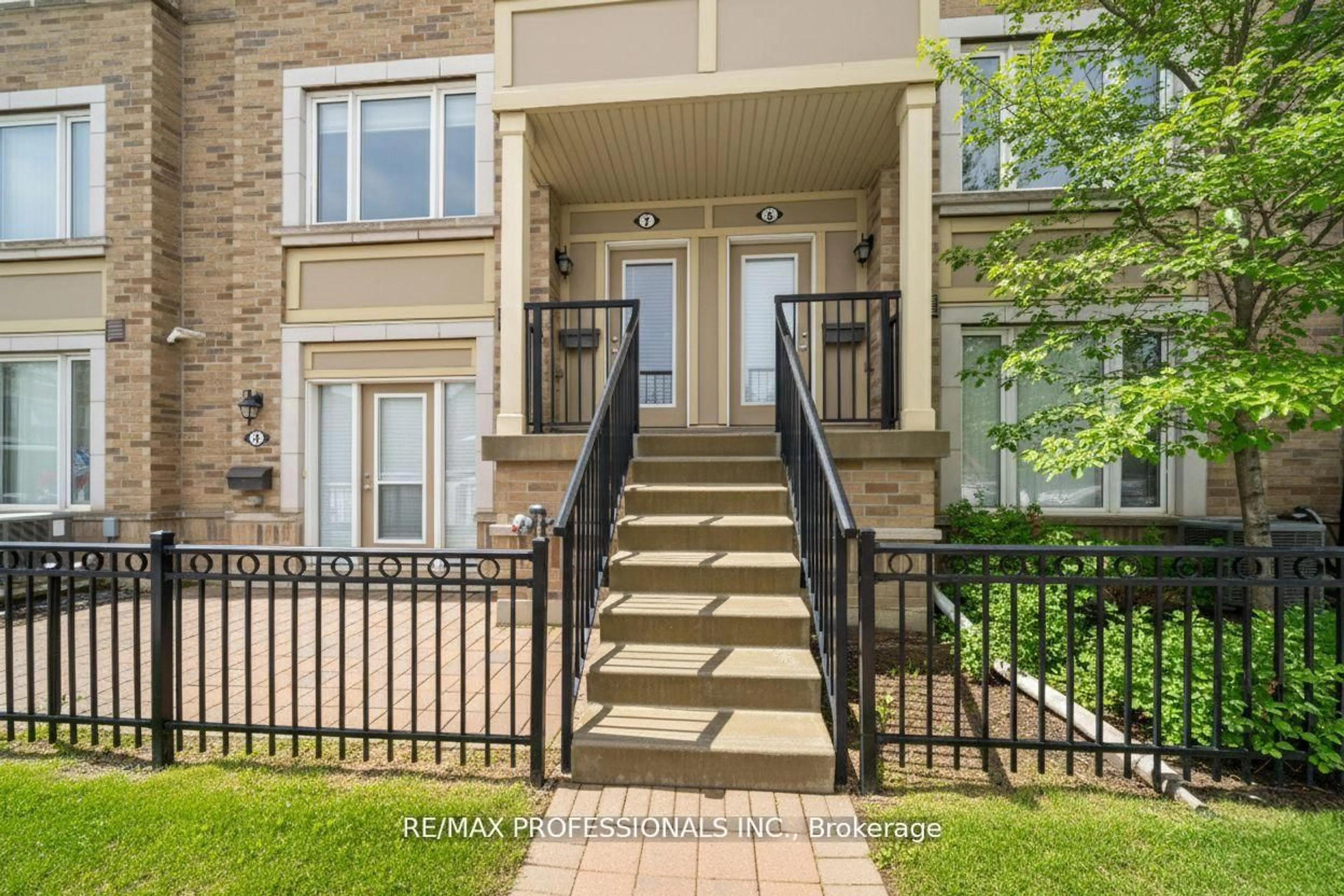 Unknown for 3135 Boxford Cres #7, Mississauga Ontario L5M 0P4