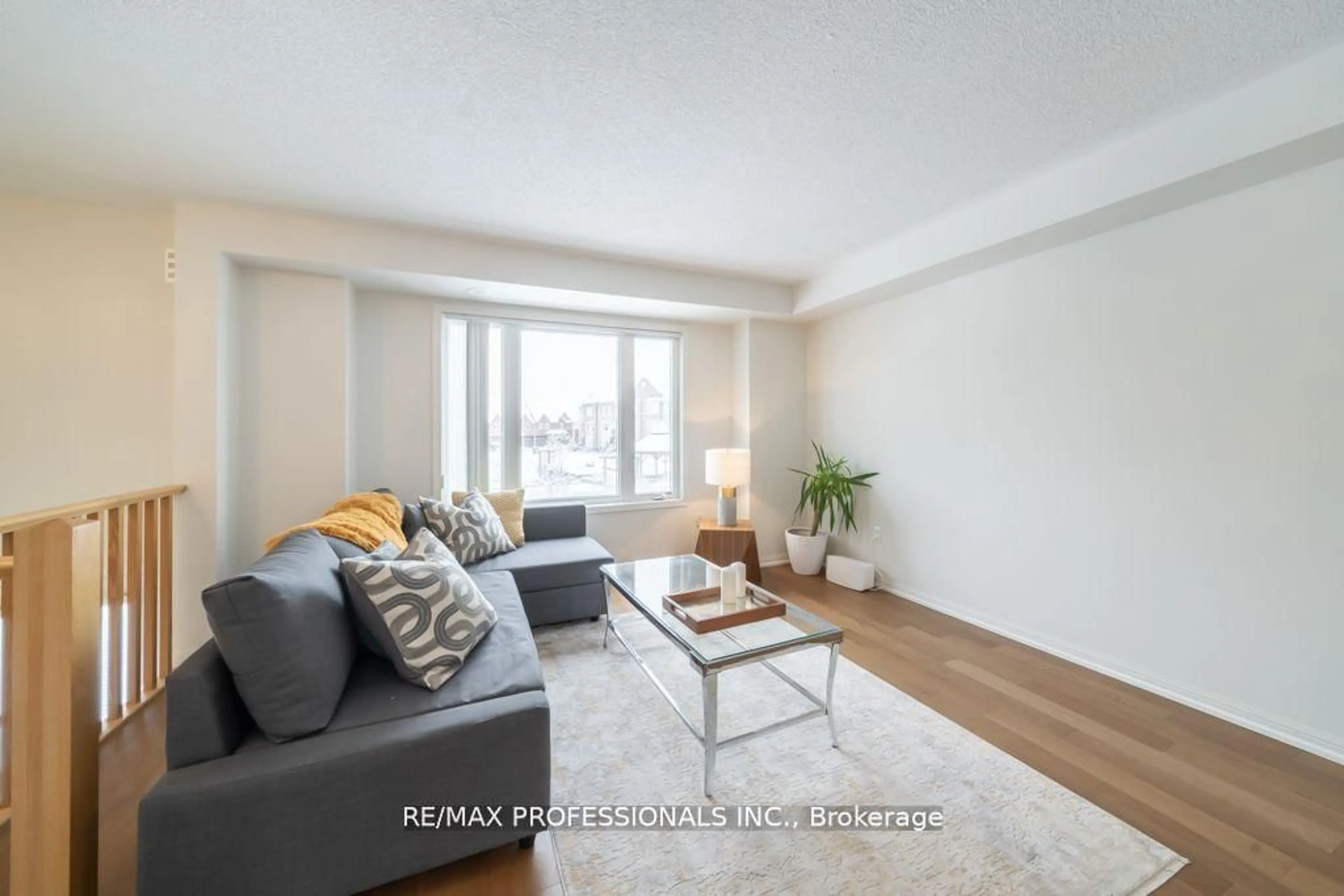 Living room with furniture, unknown for 3135 Boxford Cres #7, Mississauga Ontario L5M 0P4