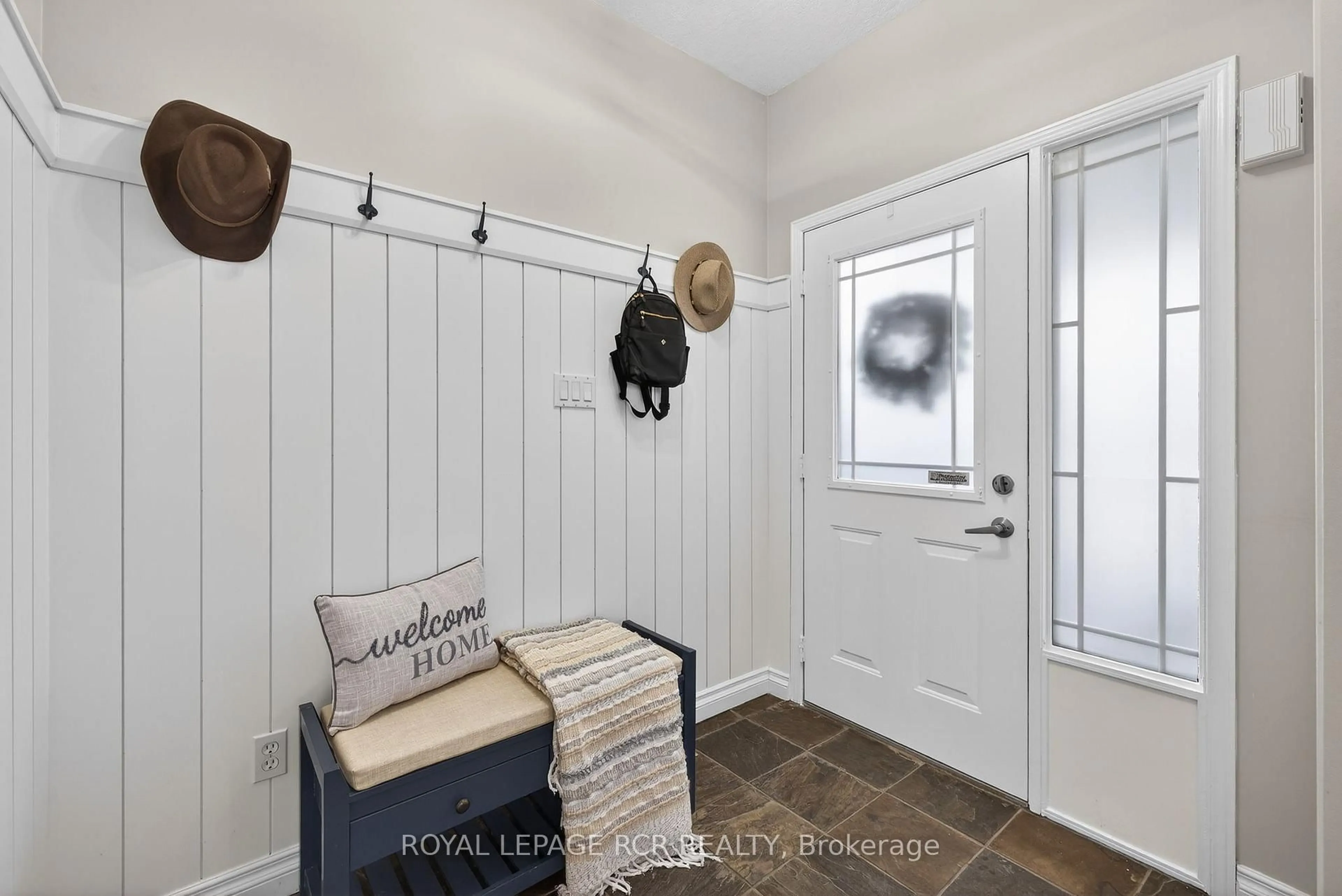 Indoor entryway for 35 Hunter Rd, Orangeville Ontario L9W 5C6