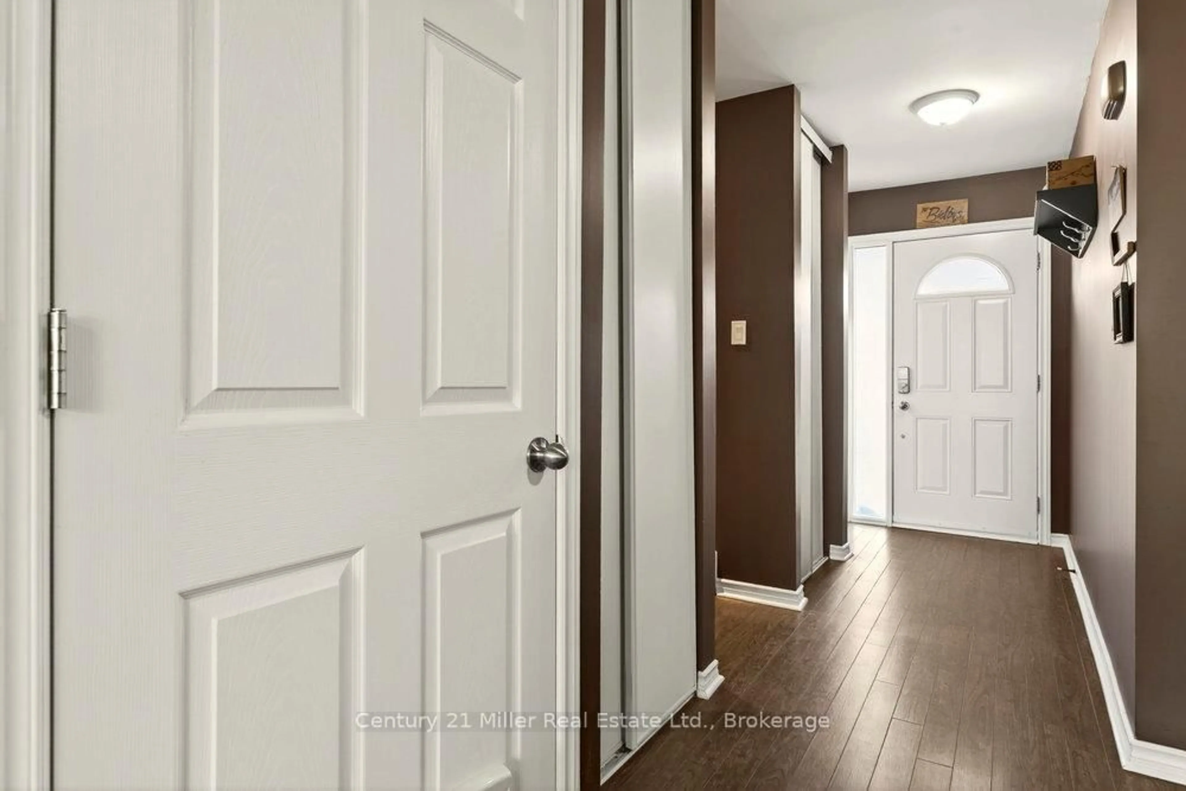 Indoor entryway for 2050 Upper Middle Rd #69, Burlington Ontario L7P 3R9